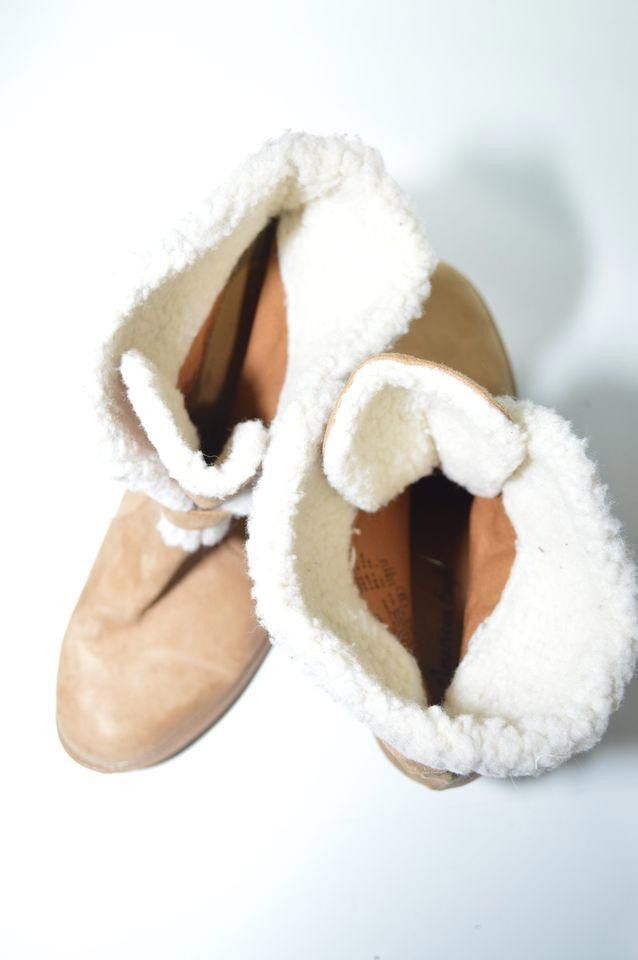 Designer Tan Suede Ankle Boots with Shearling Lining, Block Heels- 9 Size US 9 / IT 39 - 4 Thumbnail