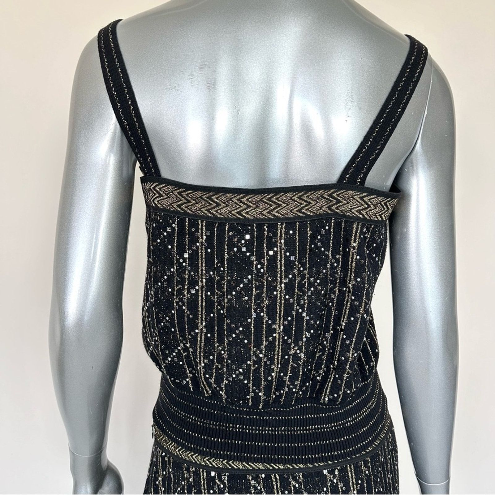 Chanel NWT! CHANEL women tweed tank top size 42FR or M Retail 2400$ Size M / US 6-8 / IT 42-44 - 2 Thumbnail