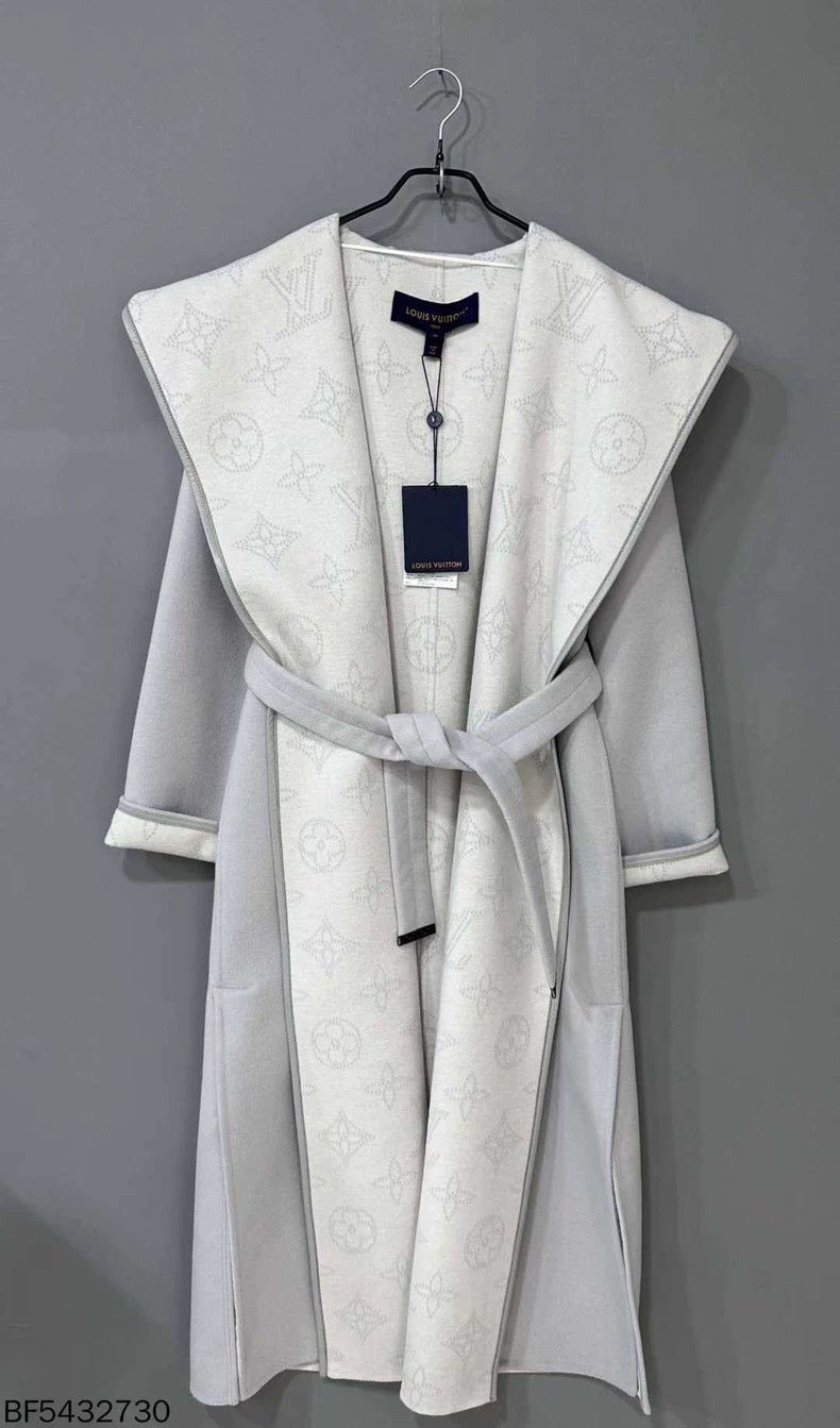Louis Vuitton Louis Vuitton Grey full print bathrobe coat Size XXS / US 00 / IT 34 - 2 Thumbnail
