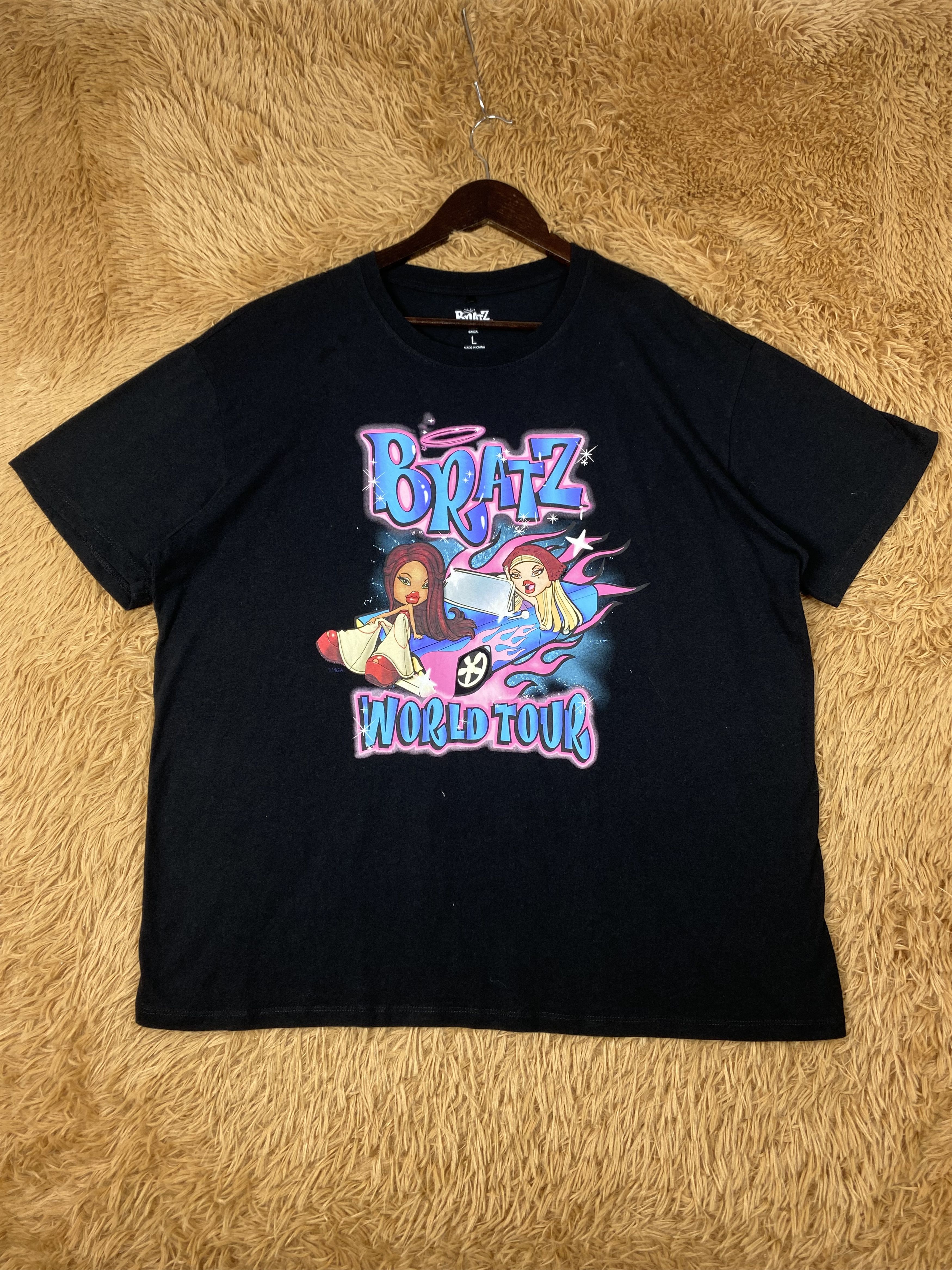 Band Tees Vintage Bratz World Tour Short Sleeve T-Shirts PT0069 Size US L / EU 52-54 / 3 - 1 Thumbnail