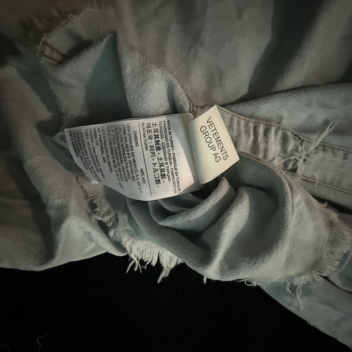 Vetements SS19 - Georgian Levis Edition Embroidered Blue Denim Shirt Size US M / EU 48-50 / 2 - 8 Thumbnail