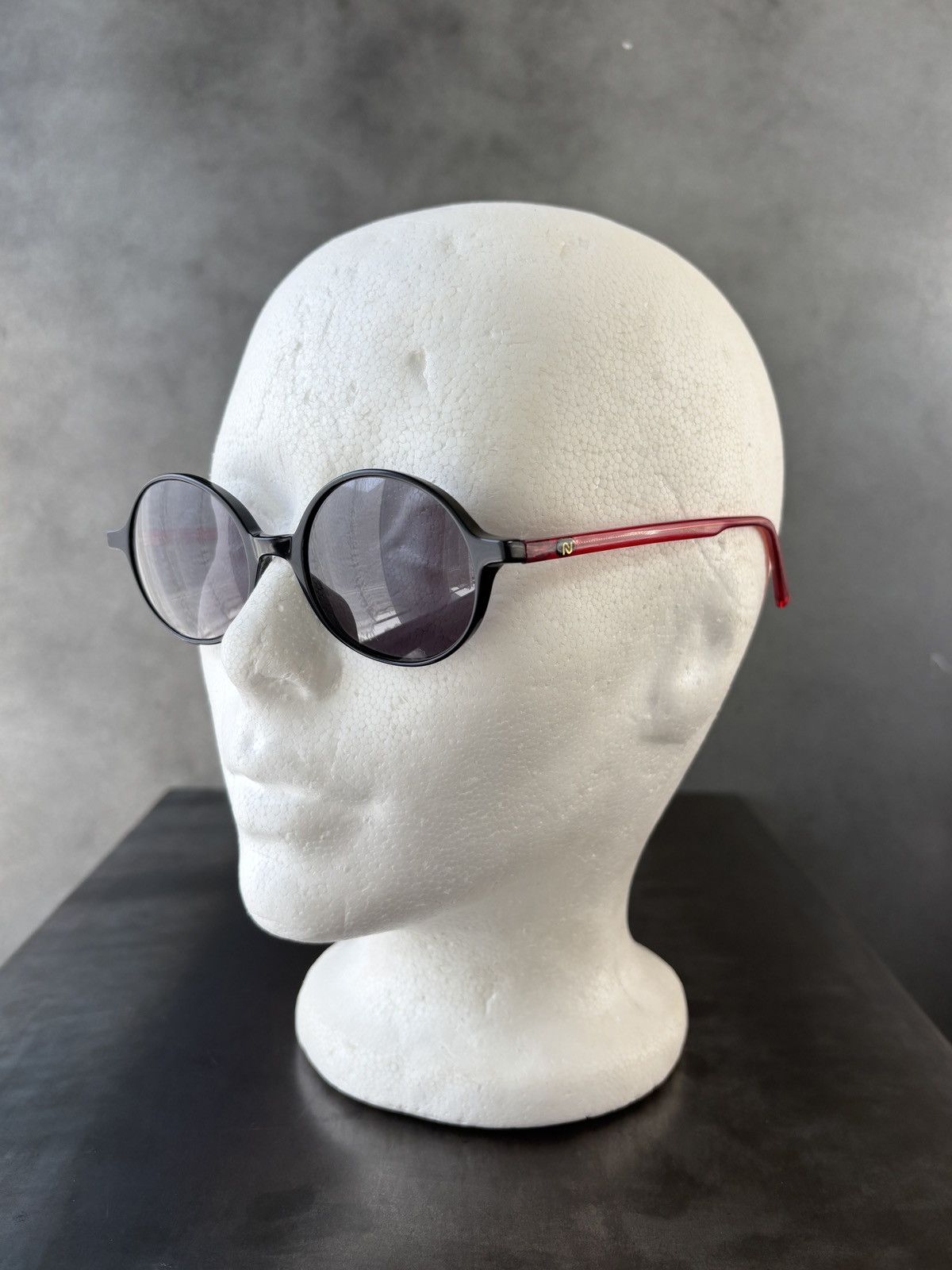 Designer Vintage Nouvelle Vague Sunglasses Made in Italy 1990s Circle Size ONE SIZE - 4 Thumbnail