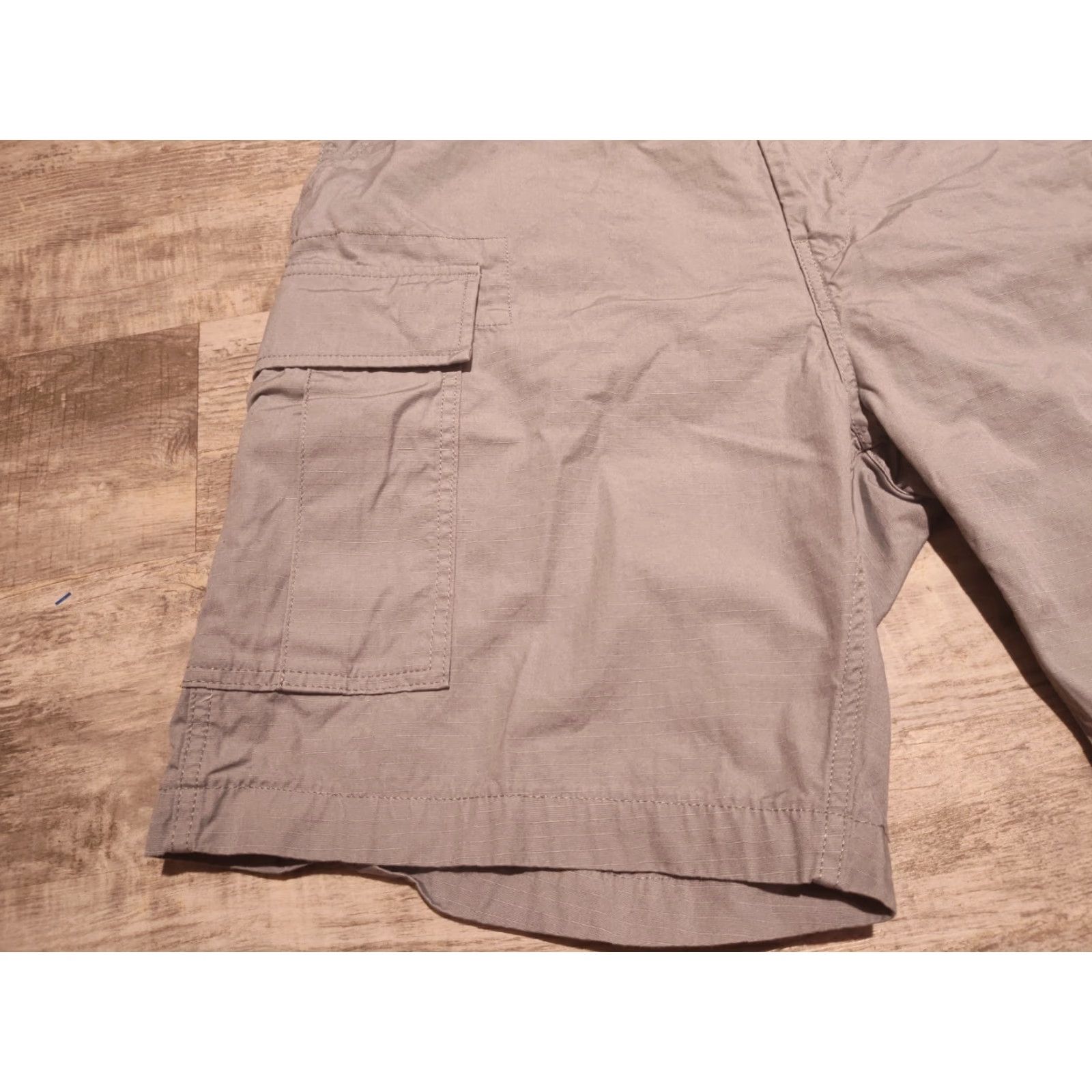 Levi's Levi's Mens Cargo Shorts 40 Gray Lightweight Cotton Ripstop 9" Inseam Casual Workwear Size US 40 / EU 56 - 3 Thumbnail