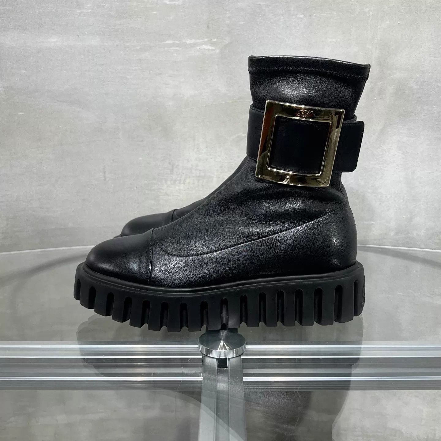 Roger Vivier Roger Vivier metal buckle lambskin short boots black 35 Size US 4.5 / IT 34.5 - 3 Thumbnail