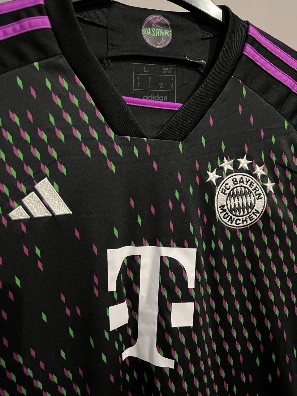 Adidas 2023/24 BAYERN MUNICH AWAY SOCCER JERSEY FOOTBALL SHIRT SZ L Size US L / EU 52-54 / 3 - 6 Thumbnail