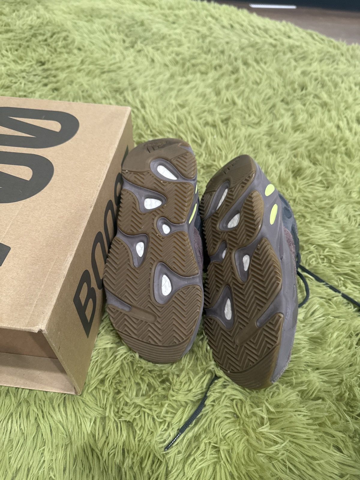 Yeezy Yeezy 700 boost “MAUVE” Size US 6.5 / IT 36.5 - 7 Thumbnail