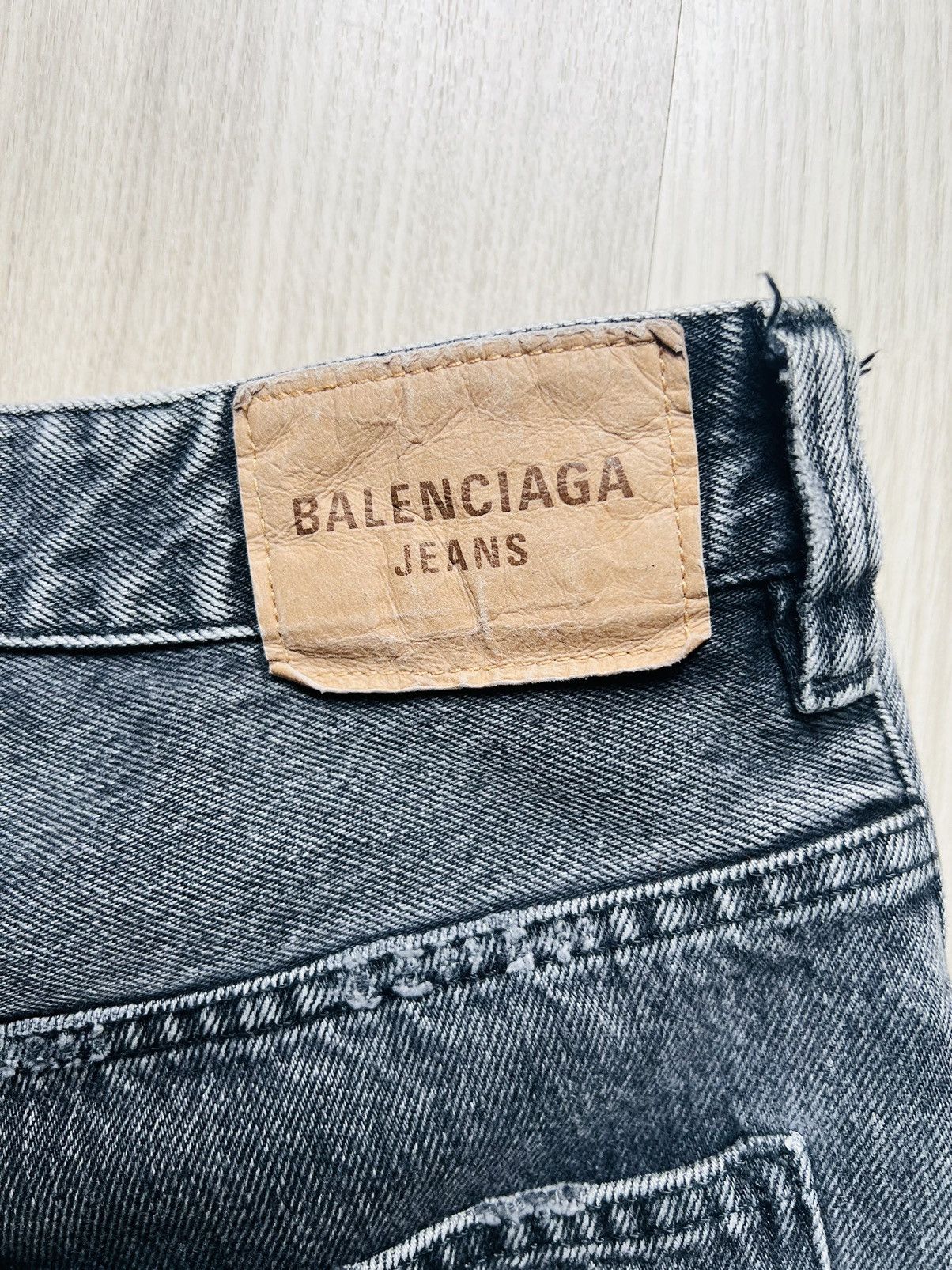 Balenciaga Balenciaga grey wide shorts with worn effect SIZE S Size US 31 - 3 Thumbnail