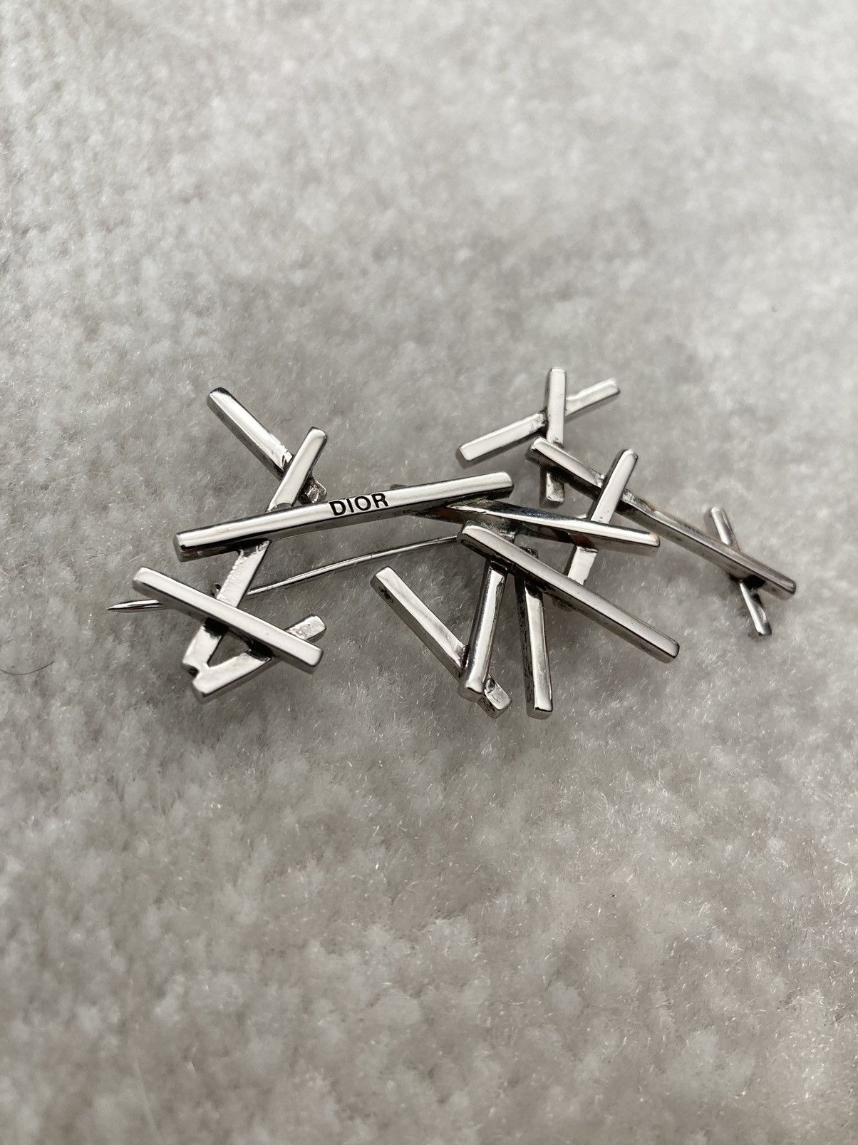 Dior × Hedi Slimane A/W 2003 “Luster” Abstract Pin Brooch Size ONE SIZE - 2 Thumbnail