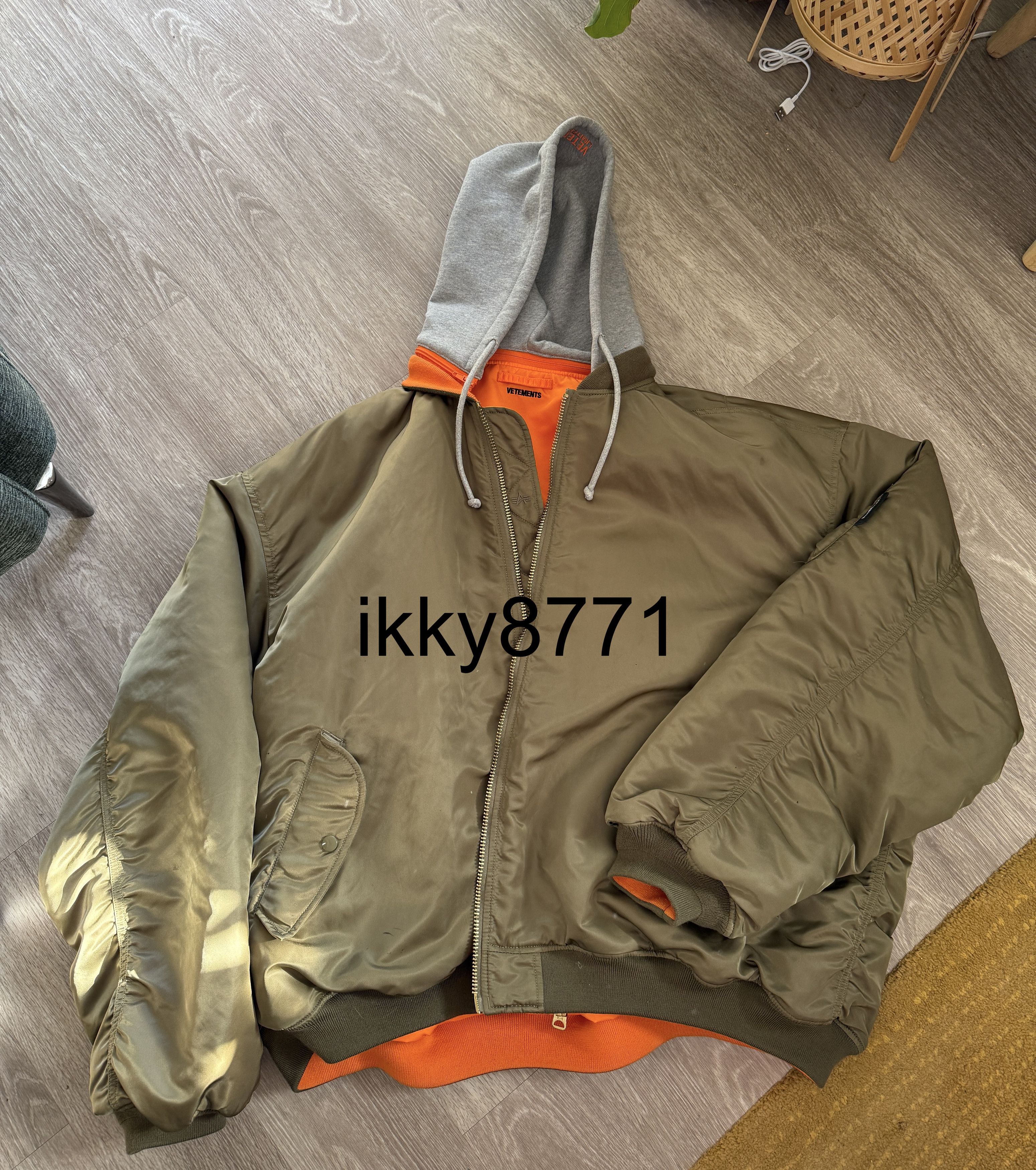 Alpha Industries × Vetements Vetements X Alpha Industries Reversible Bomber Size US XL / EU 56 / 4 - 1 Thumbnail
