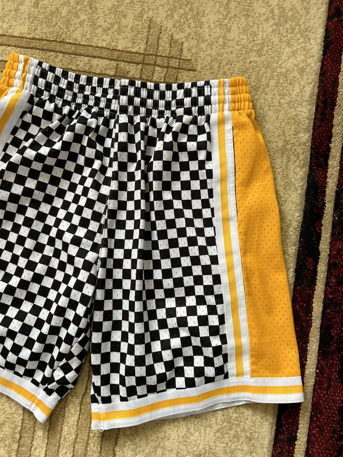 Mitchell & Ness Mitchell & Ness Hardwood Classics LA Lakers NBA Shorts Size US 34 / EU 50 - 3 Thumbnail