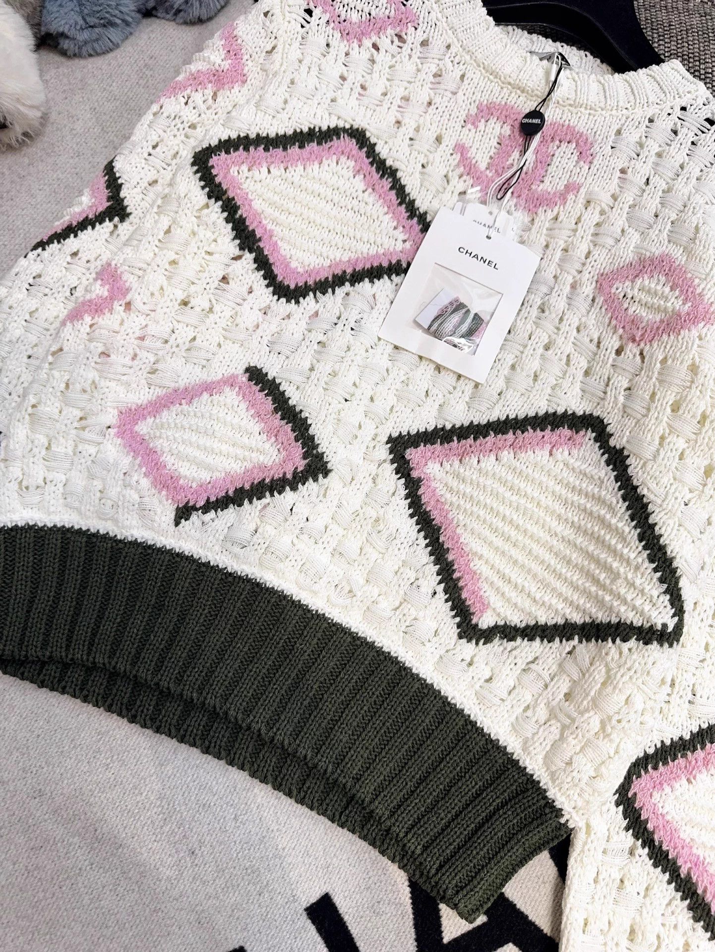 Chanel Chanel 20P Ivory Pink Logo Green Trim Geo Knit Top Size XS / US 0-2 / IT 36-38 - 4 Thumbnail