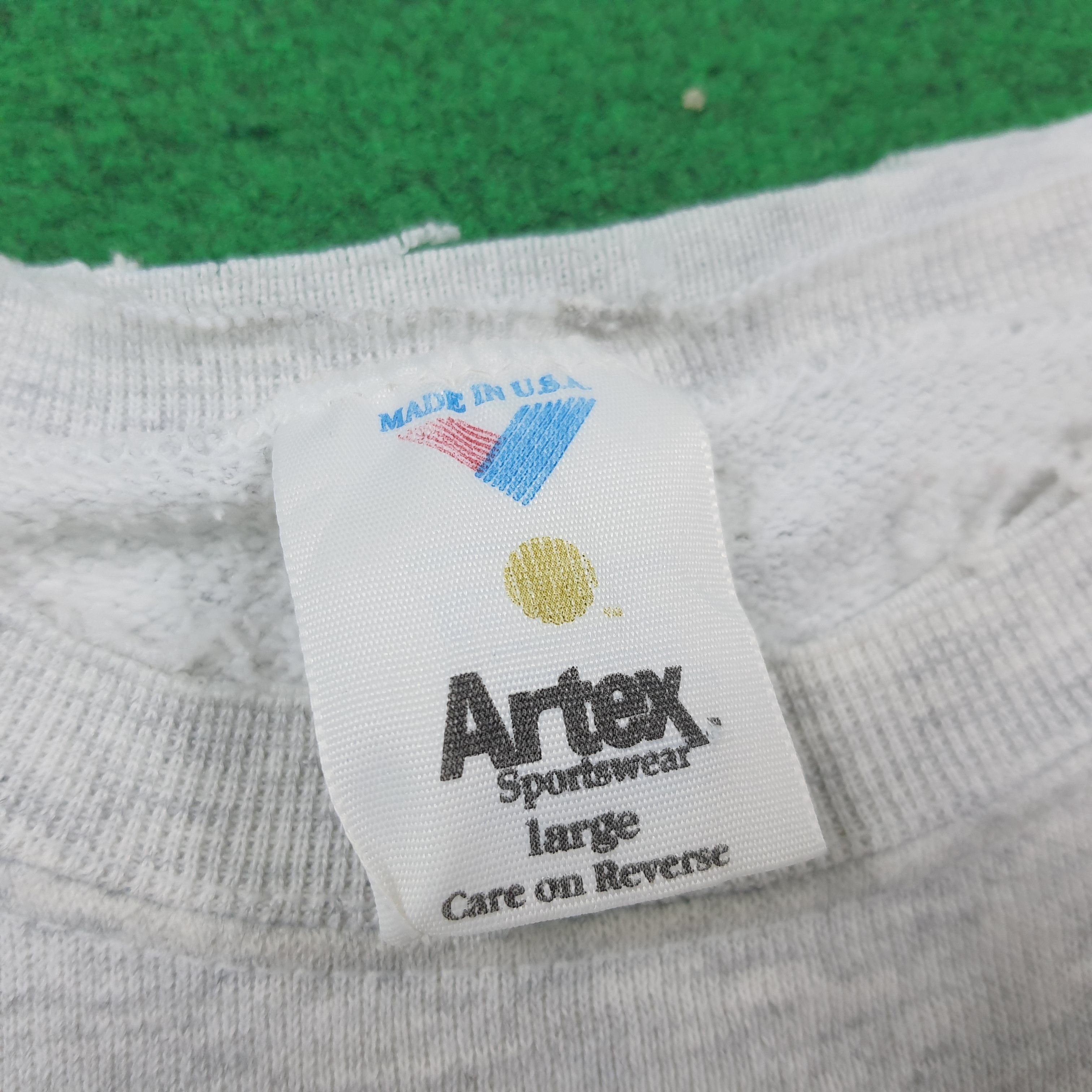 Vintage Vintage New York Yankees Bugs Bunny Sweatshirt C302N11 Size US M / EU 48-50 / 2 - 6 Thumbnail