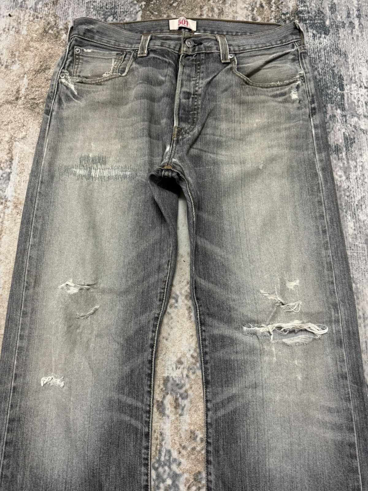 Levi's Levis 501 Distressed Button Denim Jeans Size US 32 / EU 48 - 2 Thumbnail