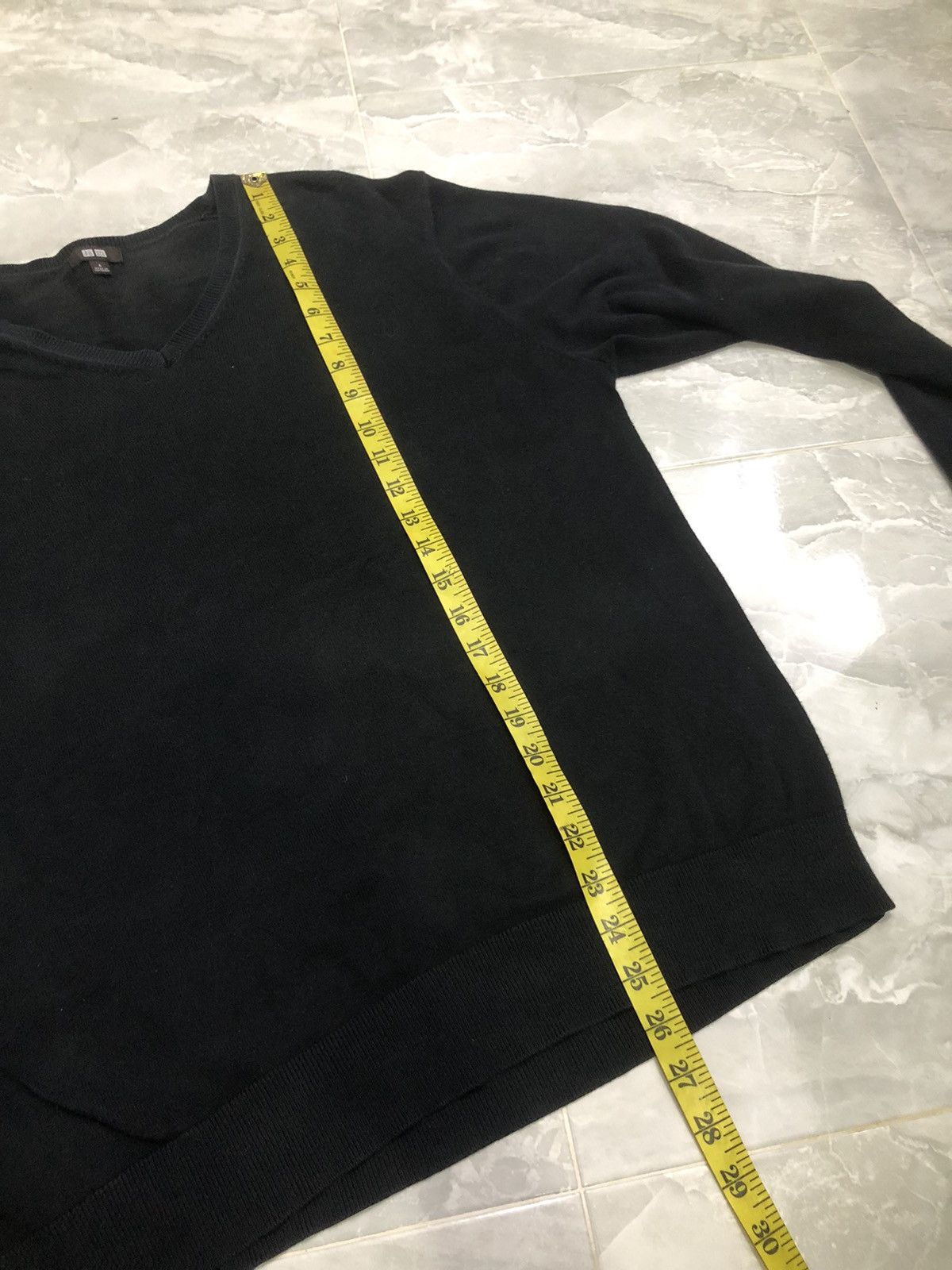 Uniqlo Uniqlo Black V-Neck Knit Pullover Sweater Size US L / EU 52-54 / 3 - 11 Thumbnail