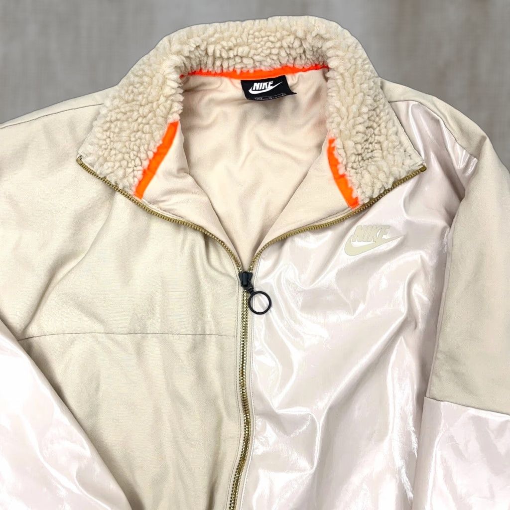 Nike VINTAGE Nike Jacket Women Medium Tan Puffer Windbreaker Loose Baggy Fit Ladies Size M / US 6-8 / IT 42-44 - 1 Thumbnail