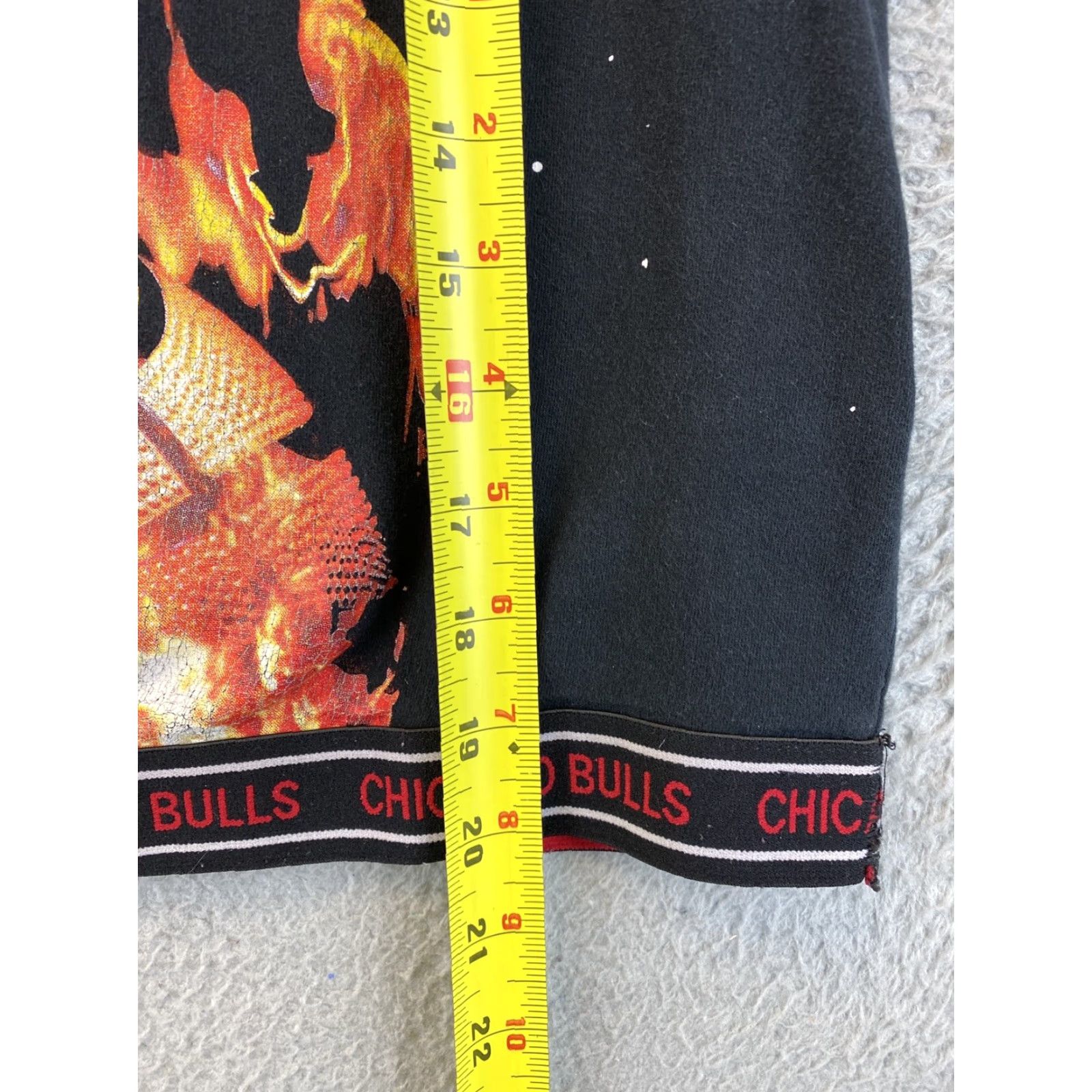 Vintage Chicago Bulls Graphic T-Shirt Women's Size L Black Short Sleeve Dri-Fit NBA Sports Size L / US 10 / IT 46 - 5 Thumbnail