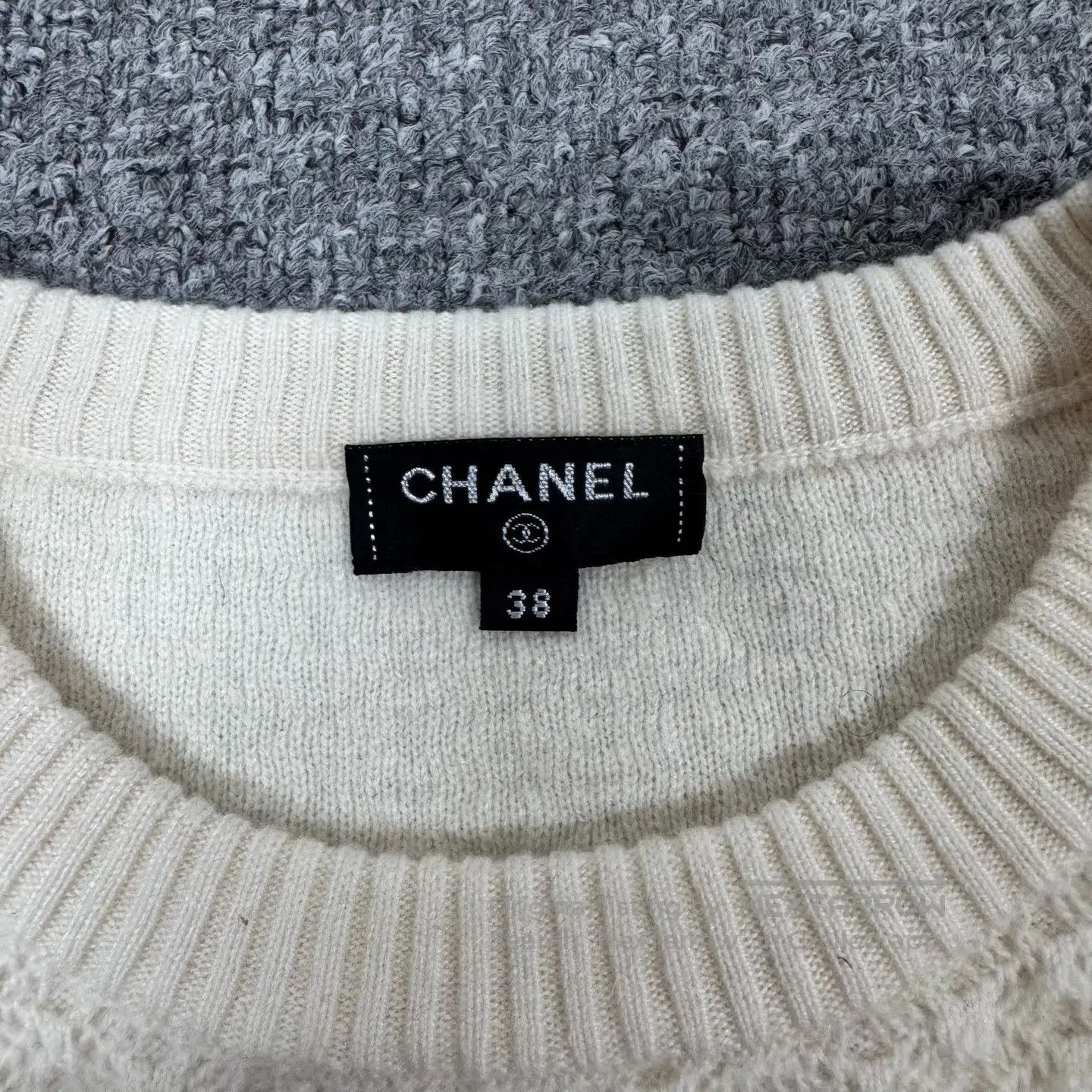 Chanel Chanel Sleeve button; Cashmere knit sweater| Size M / US 6-8 / IT 42-44 - 5 Thumbnail