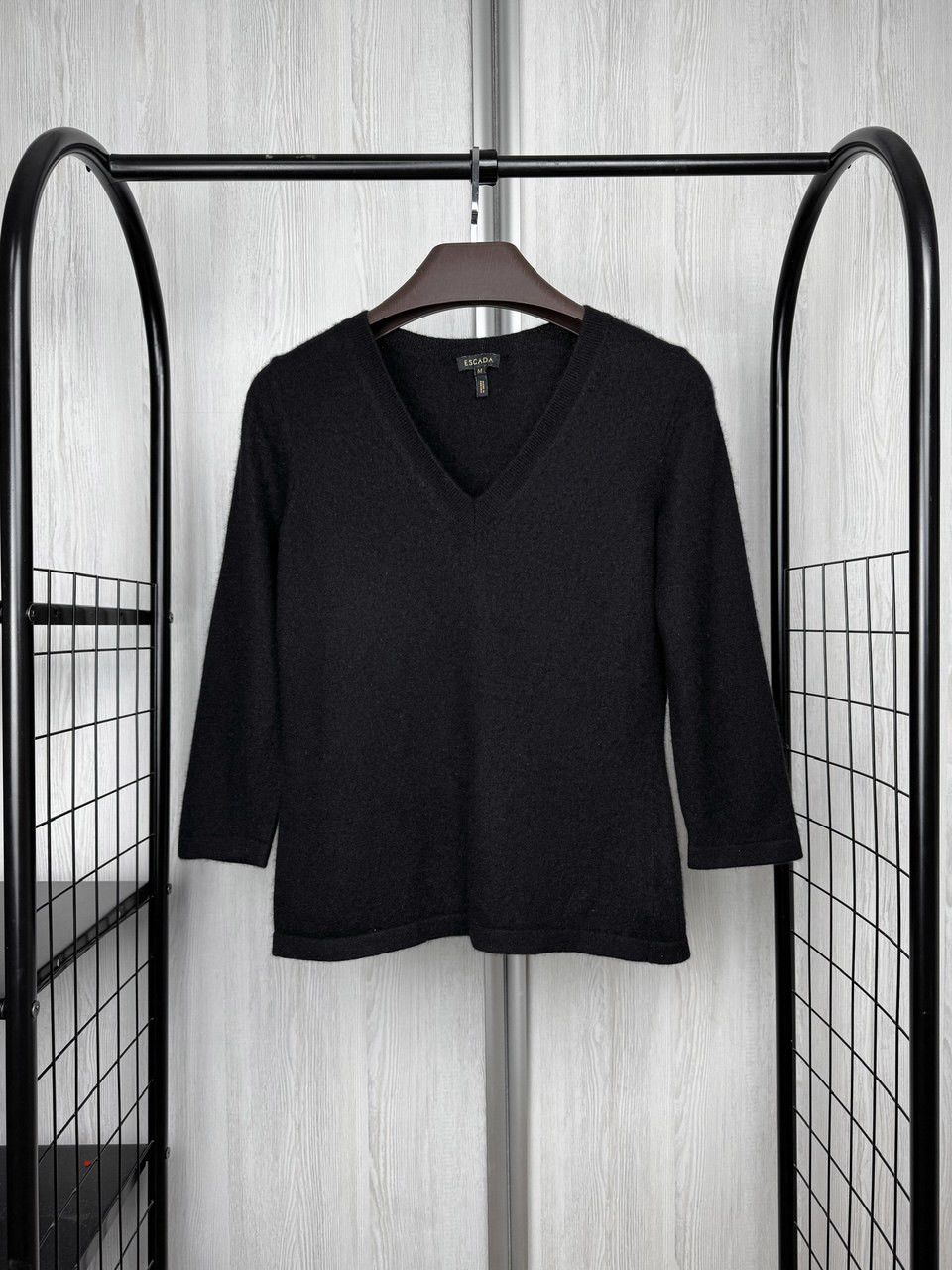 Escada Escada black pure cashmere v-neck sweater size M Size M / US 6-8 / IT 42-44 - 1 Thumbnail