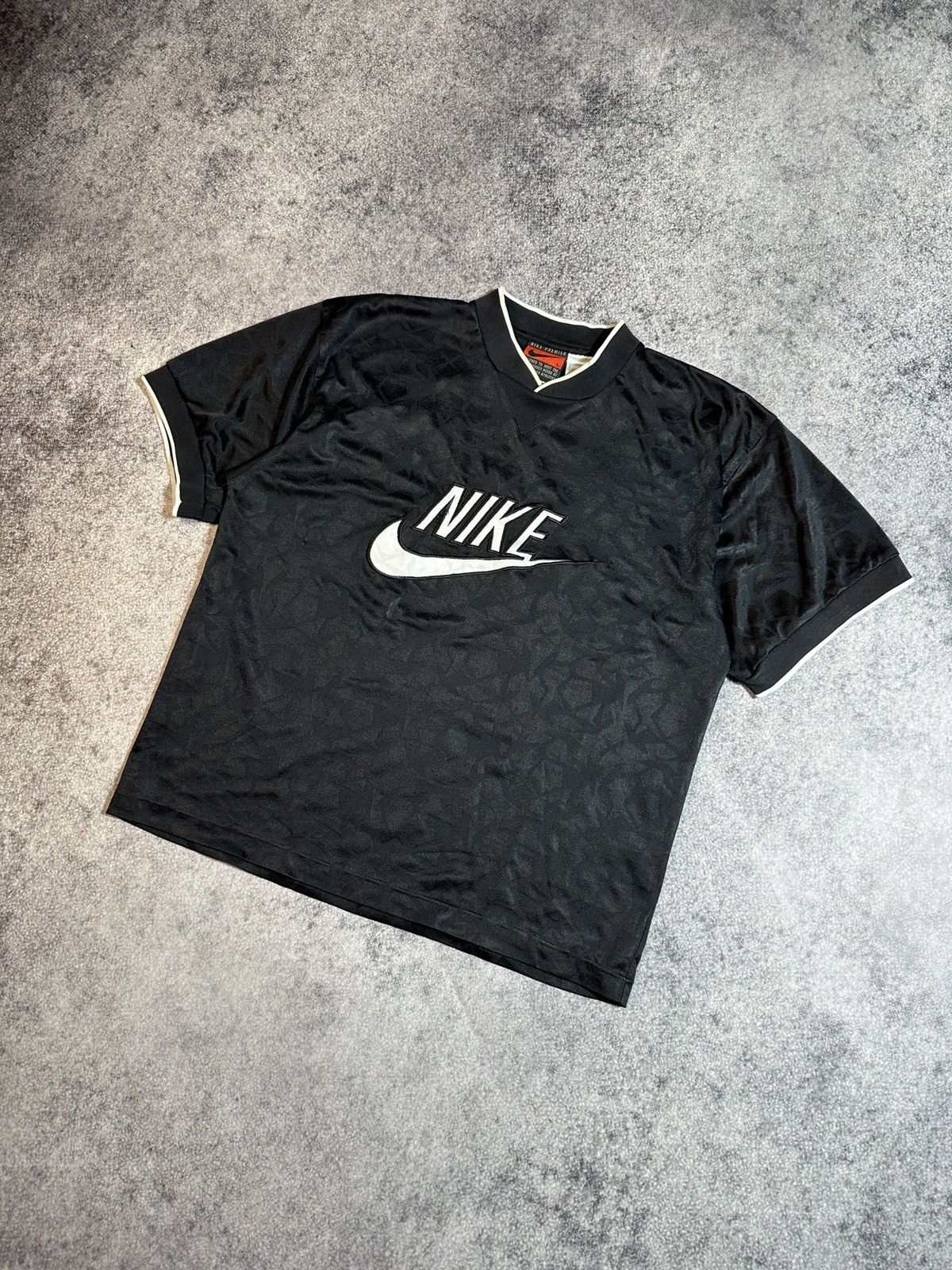 Nike × Vintage Y2K Vintage Nike Big Logo T-shirt Streetwear Style L Rare Size US L / EU 52-54 / 3 - 1 Thumbnail