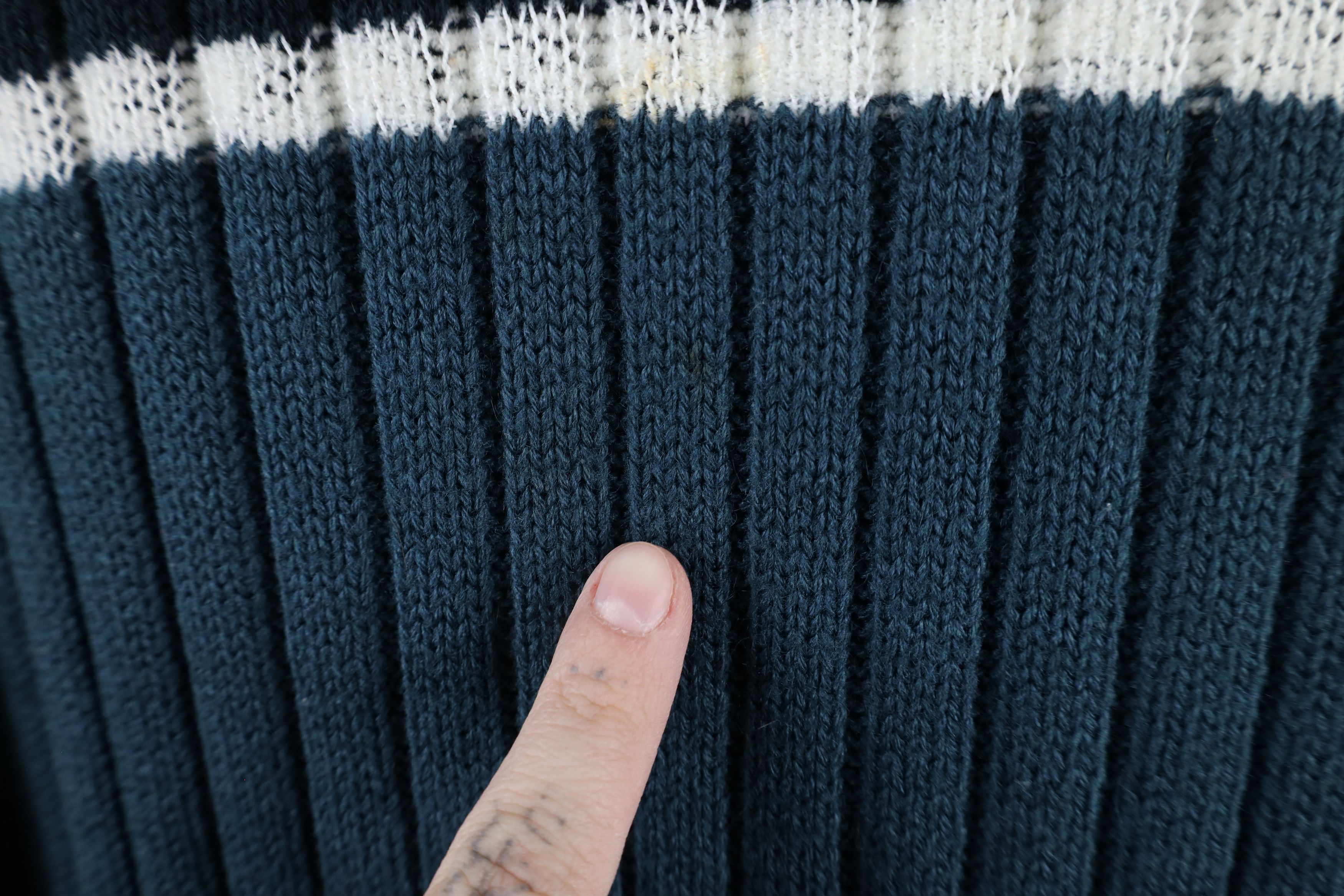 Vintage Vintage 90s Streetwear Chunky Ribbed Knit V-Neck Sweater Size US L / EU 52-54 / 3 - 4 Thumbnail