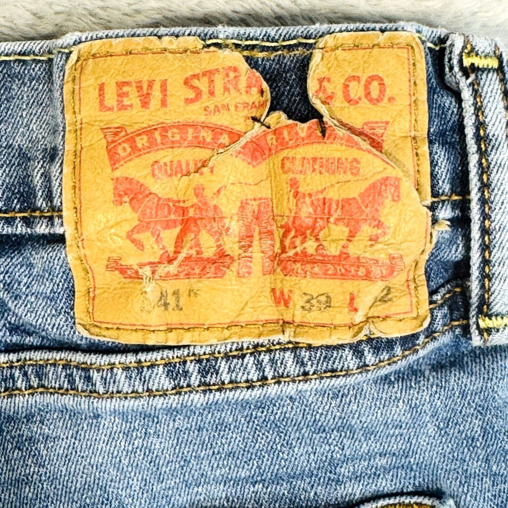 Levi's Levi's Jeans Men 39x32 Blue Light Wash Straight Regular Stretch Zip Fly 5-Pocket Denim USA 500 Series Mens Size US 39 - 7 Thumbnail