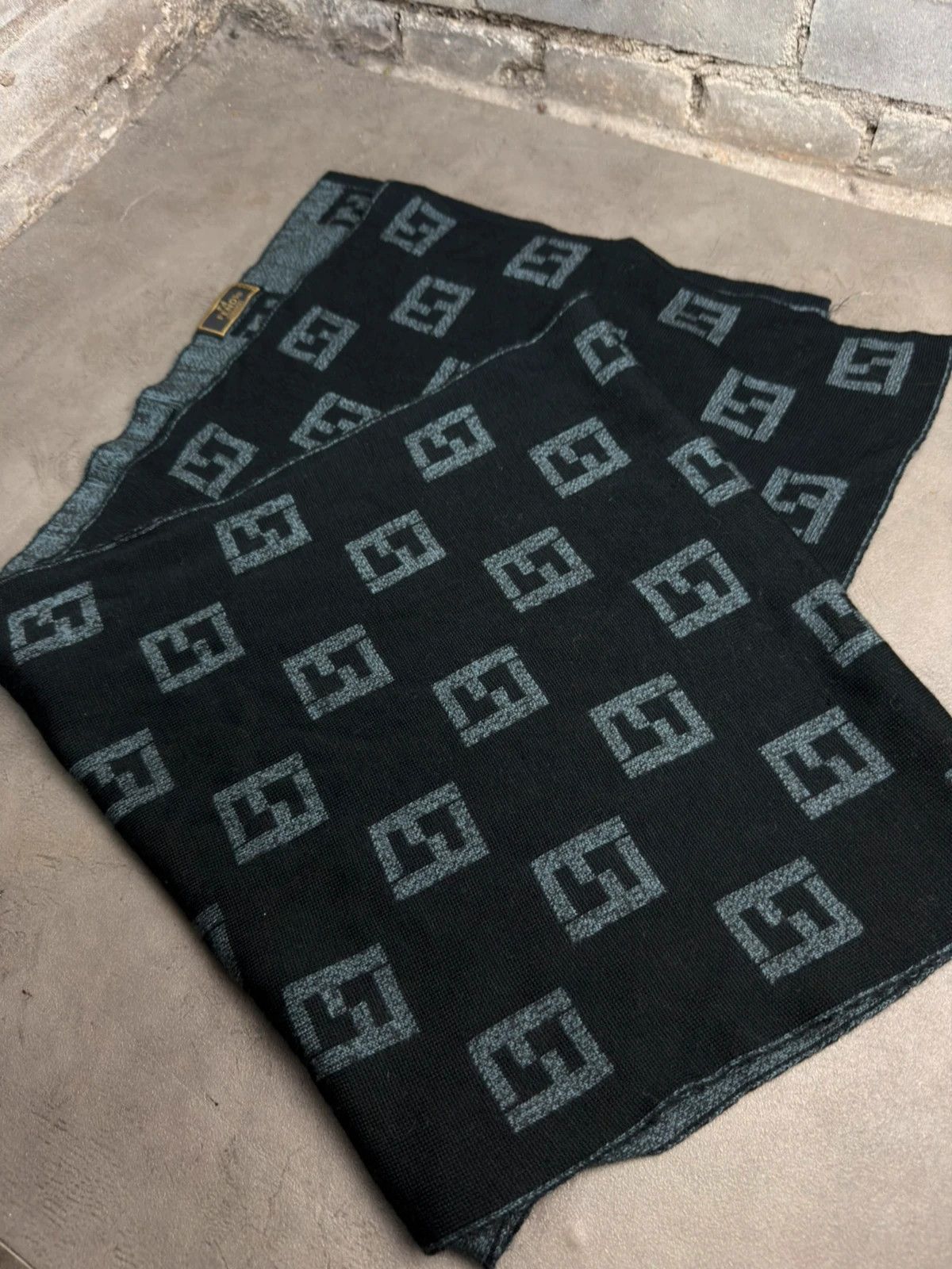 Fendi Fendi Roma made in Italy lambwool double sided scarf Size ONE SIZE - 4 Thumbnail