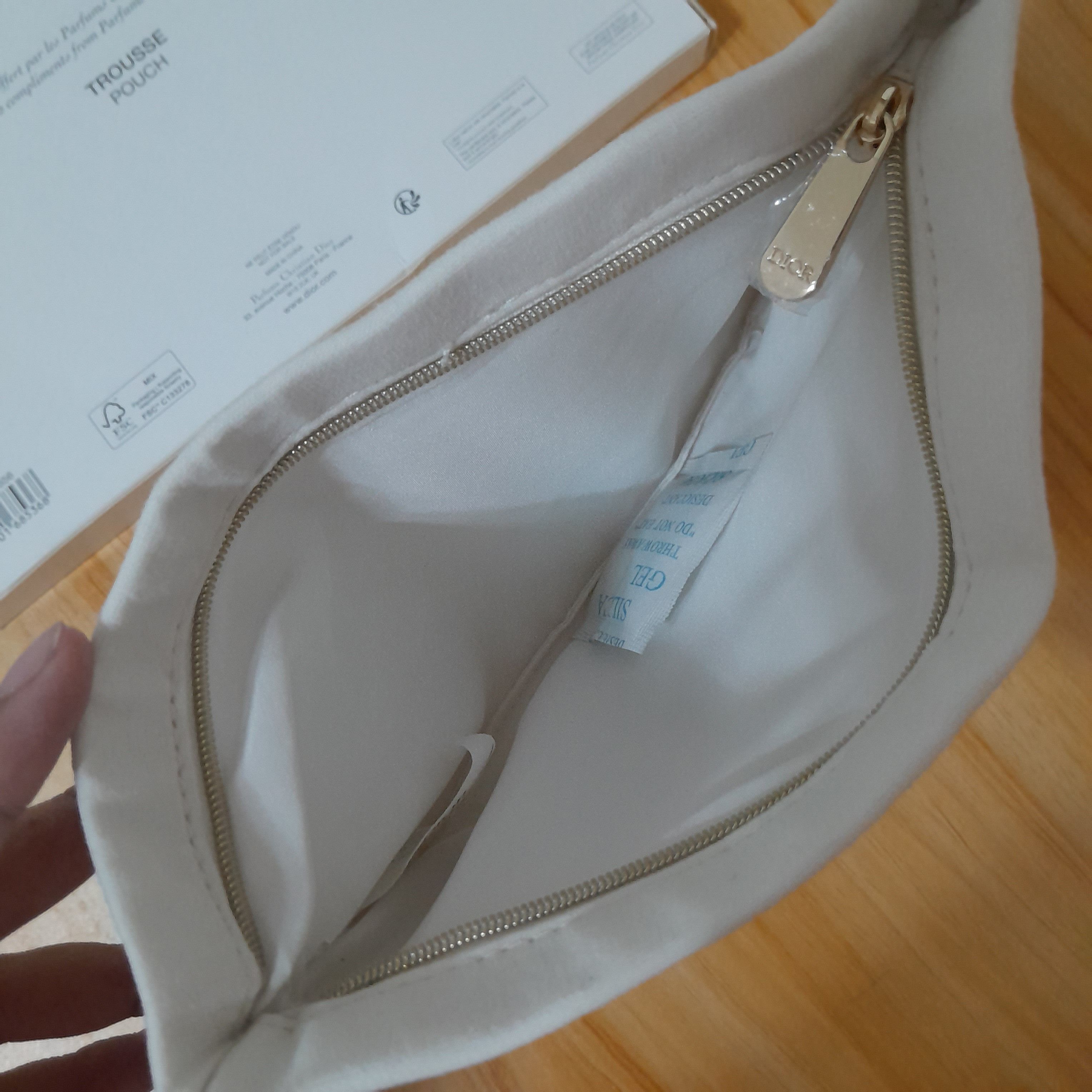 Dior Dior White Canvas Make-Up Bag with added Sling Size ONE SIZE - 4 Thumbnail