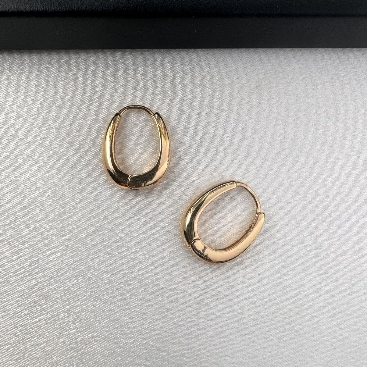 Designer Small Oval Gold Hoop Earrings for Women Size ONE SIZE - 2 Thumbnail