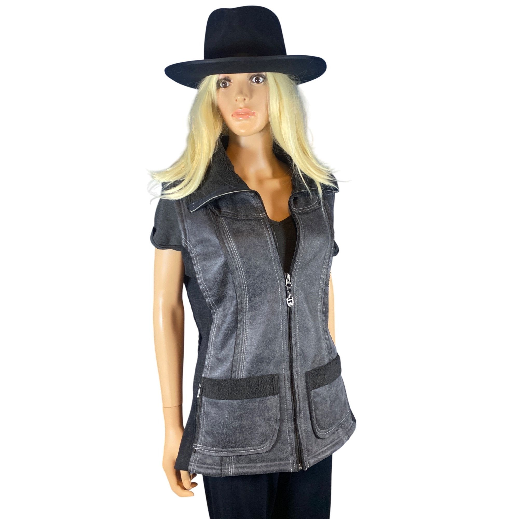 Kuhl NWT KUHL Women's Medium Raven Gray Black Dani Sherpa Vest It Size M / US 6-8 / IT 42-44 - 1 Thumbnail