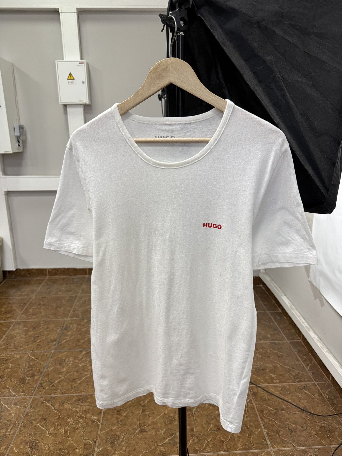 Hugo Boss 🇮🇹 Hugo Boss Luxury Classic T-Shirt Retro Rare Hype Y2K Size US L / EU 52-54 / 3 - 1 Thumbnail