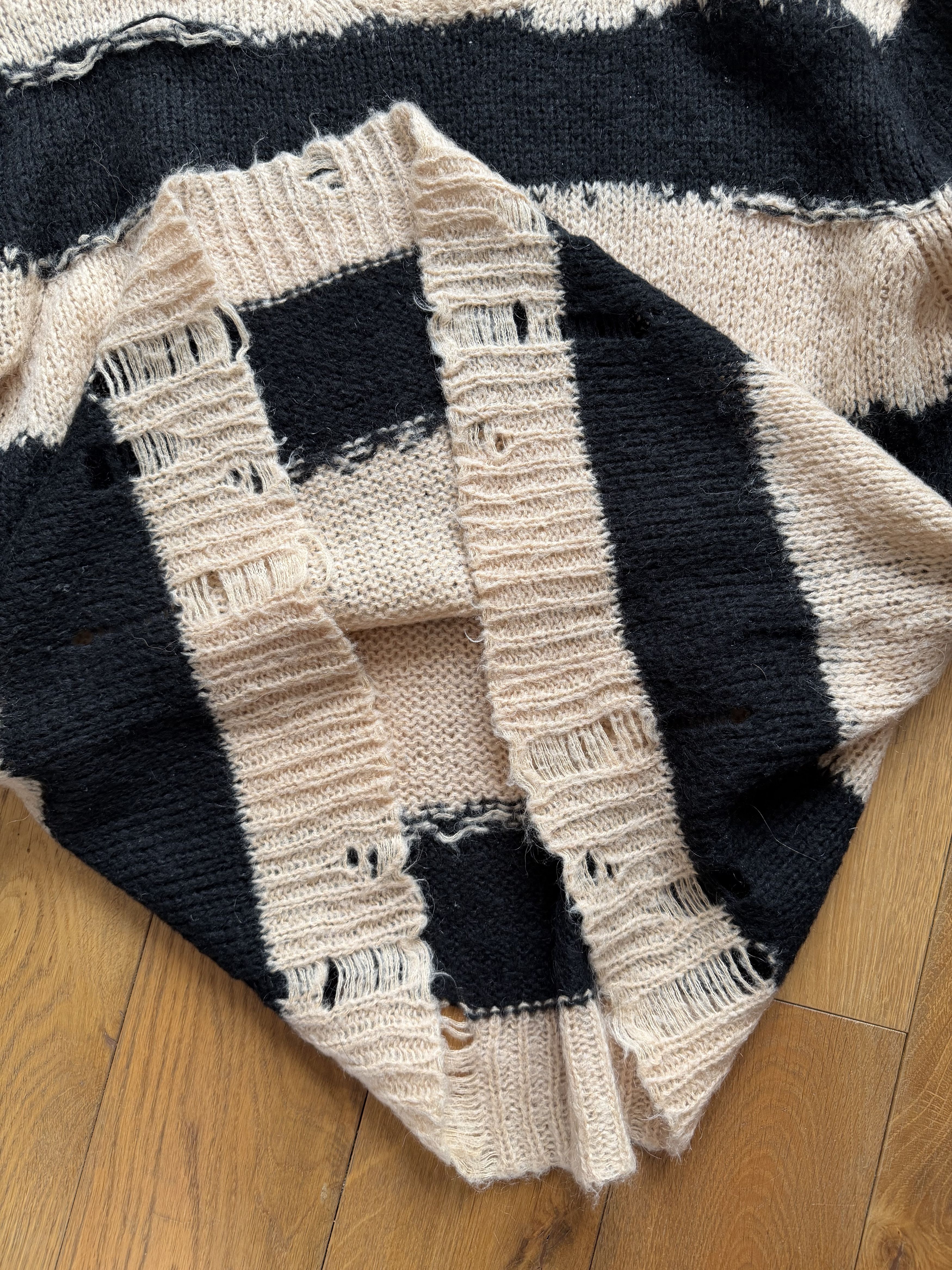Acne Studios Acne Studios kurt cobain distressed mohair striped sweater Size US M / EU 48-50 / 2 - 3 Thumbnail