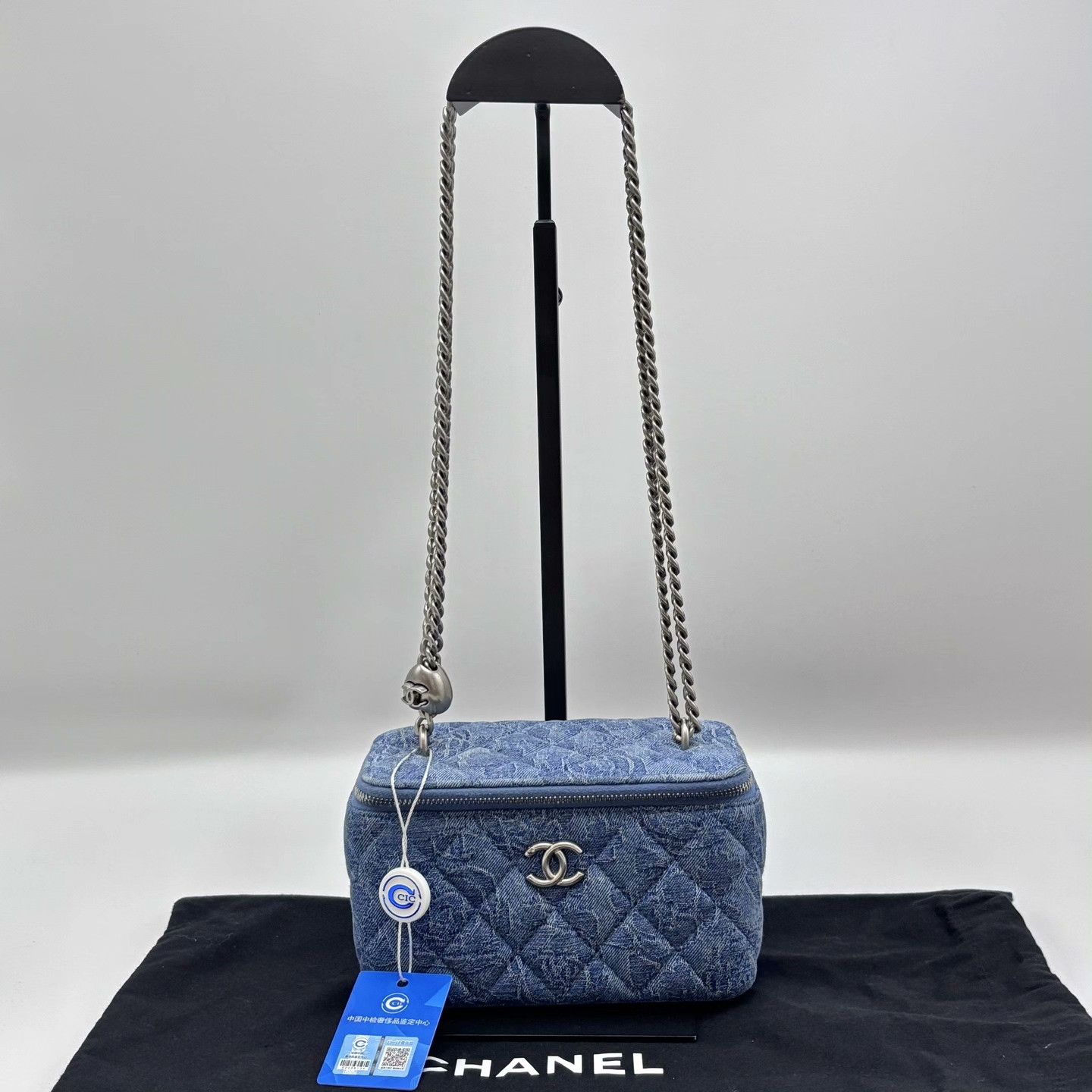Chanel Pre-loved Bag Very good condition Size ONE SIZE - 1 Thumbnail