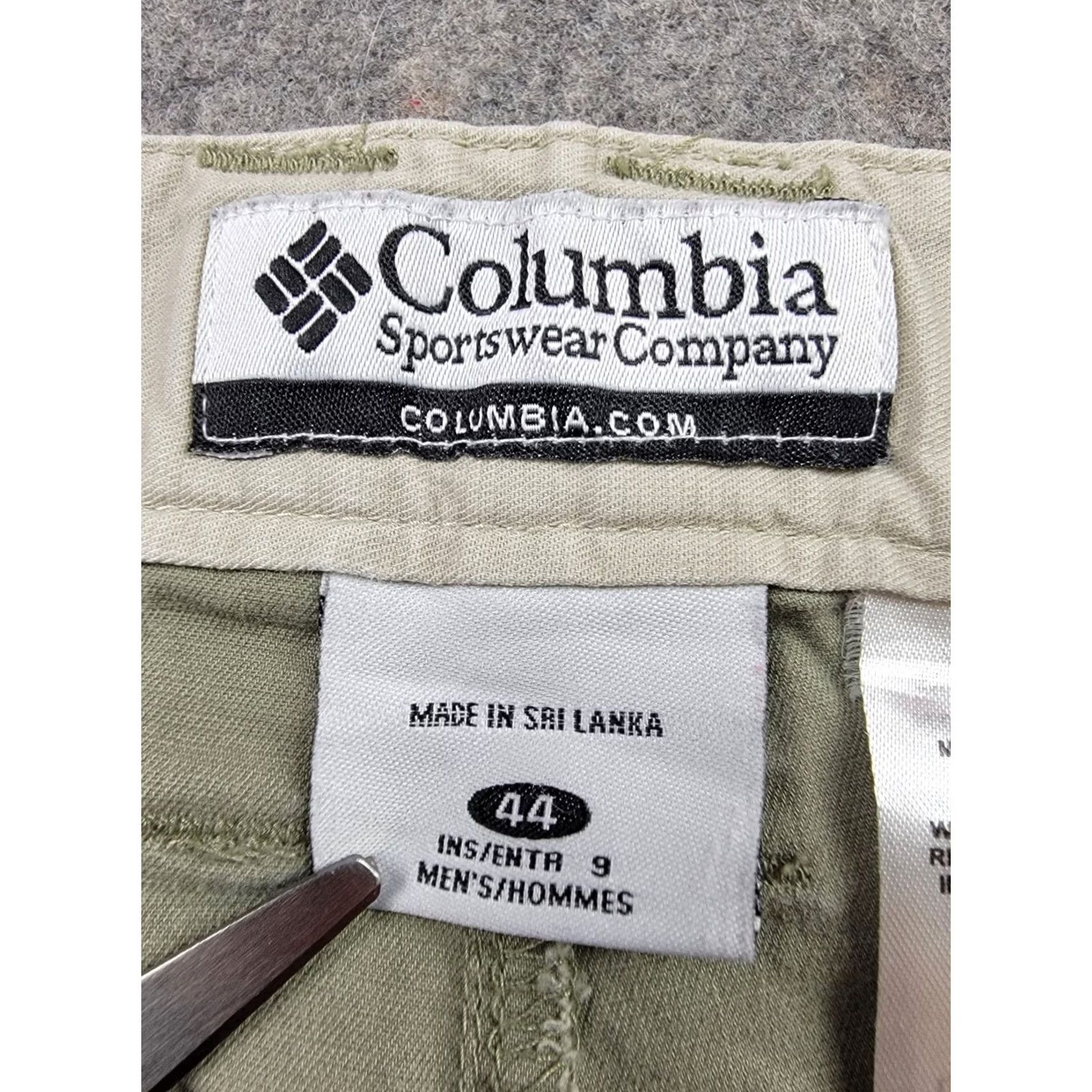 Vintage Columbia Shorts Mens 44 Green 9 in Inseam Cargo Casual Outdoor Hiking Camping Cotton Cargo Pocket Slash Pocket Logo Button Size US 44 / EU 60 - 7 Thumbnail