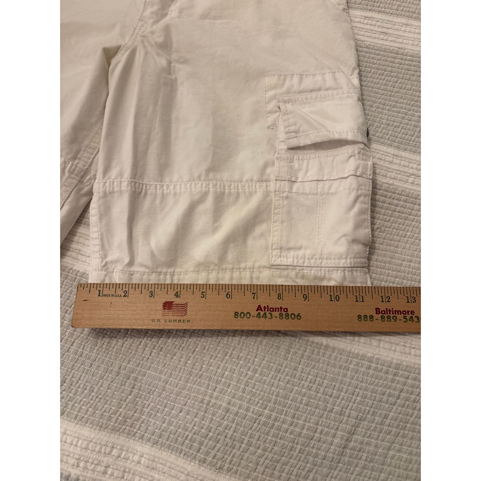 Levi's Levi’s White Cargo Shorts Size US 31 - 7 Thumbnail