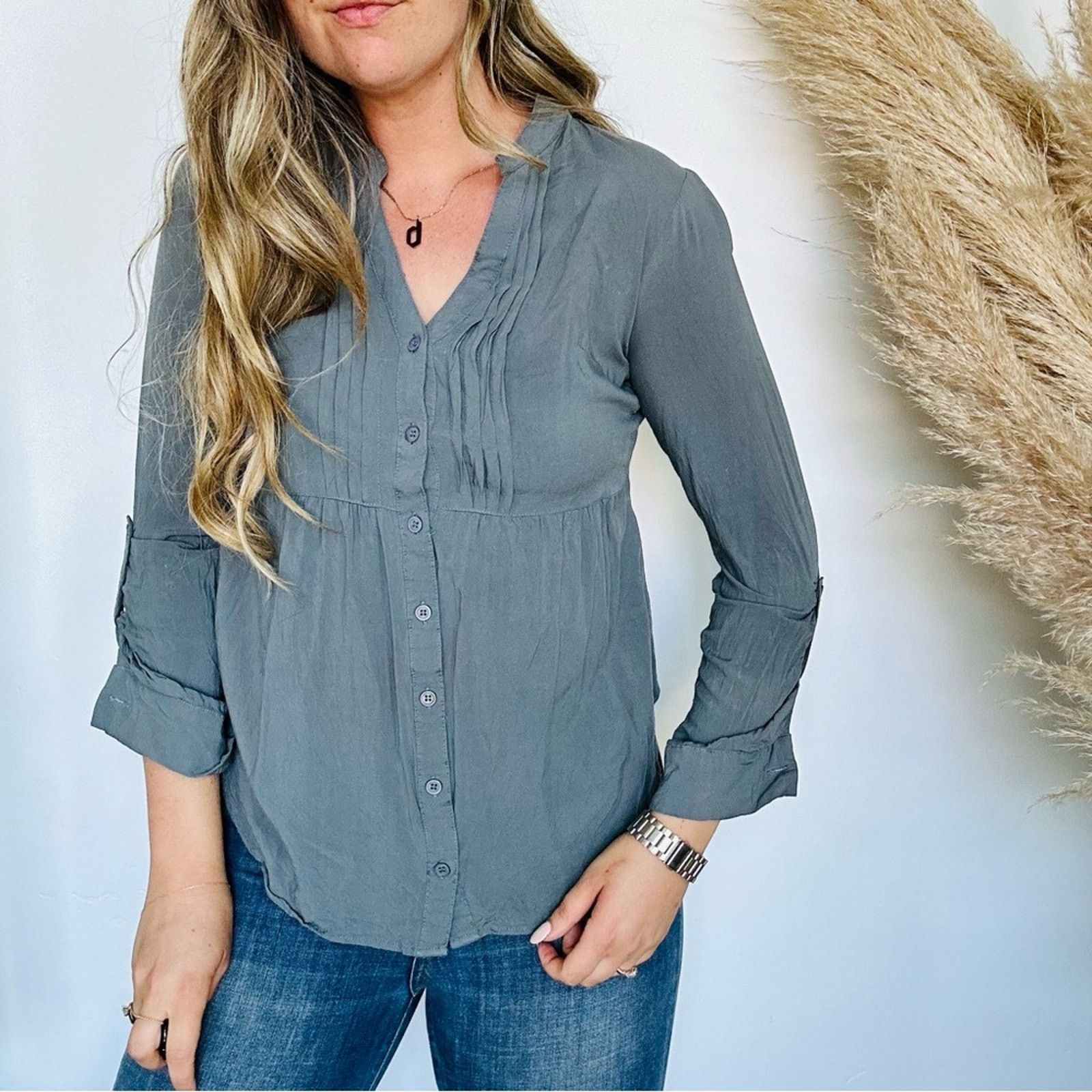 Nordstrom NORDSTROM FIRST LOVE Charcoal Grey Button Tab Blouse Shirt Size M / US 6-8 / IT 42-44 - 4 Thumbnail