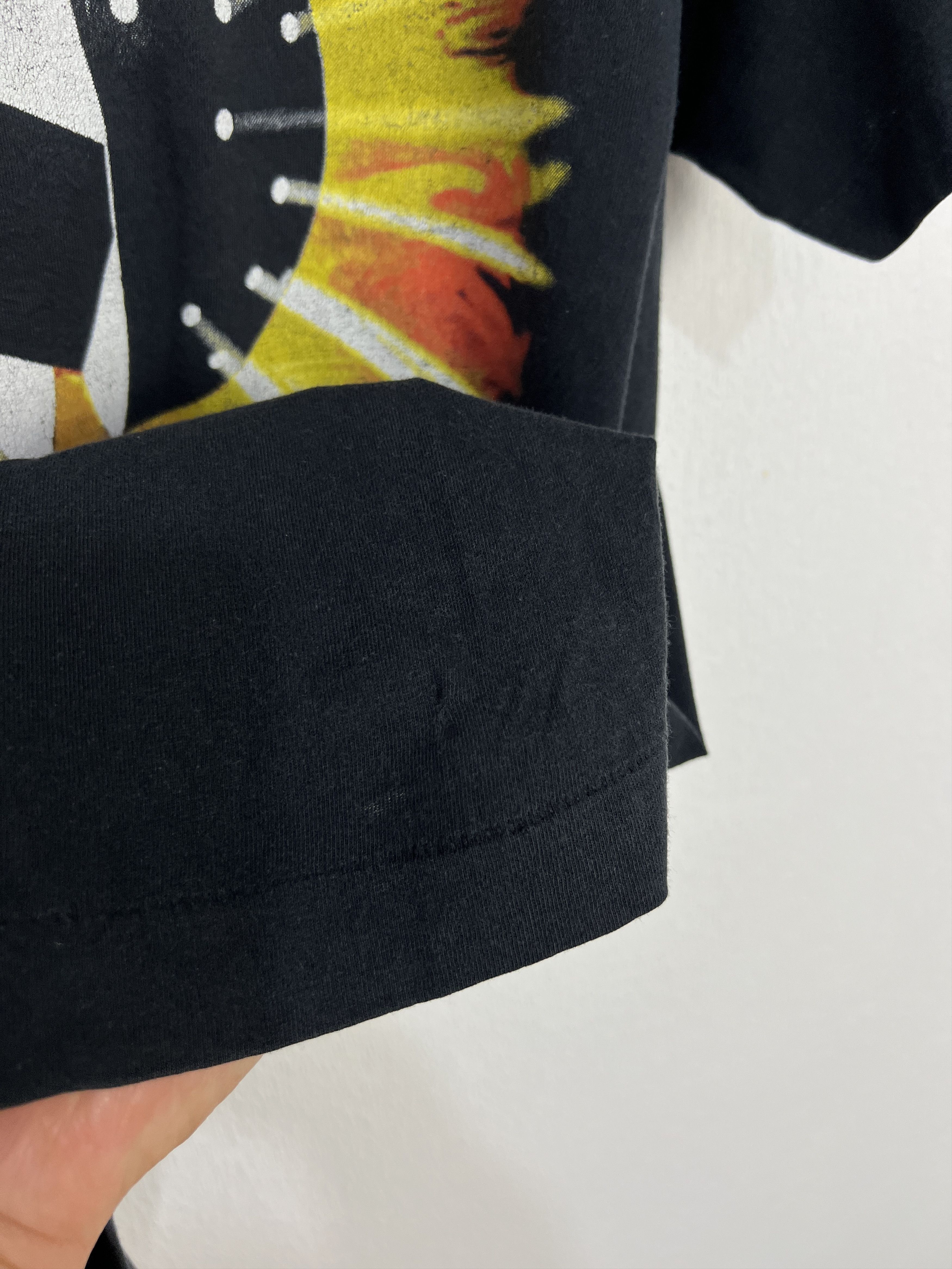 Vintage Vintage 90's 1994 Pink Floyd Over Print Band Shirt Tee Size US L / EU 52-54 / 3 - 12 Thumbnail