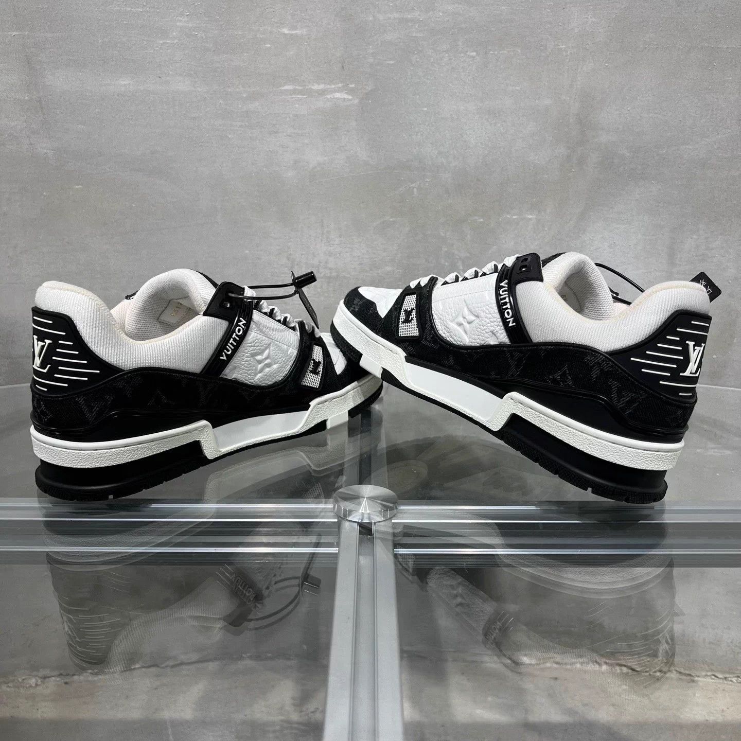 Louis Vuitton LV Trainer black white denim UK6.5 40.5 Size US 7.5 / EU 40-41 - 5 Thumbnail