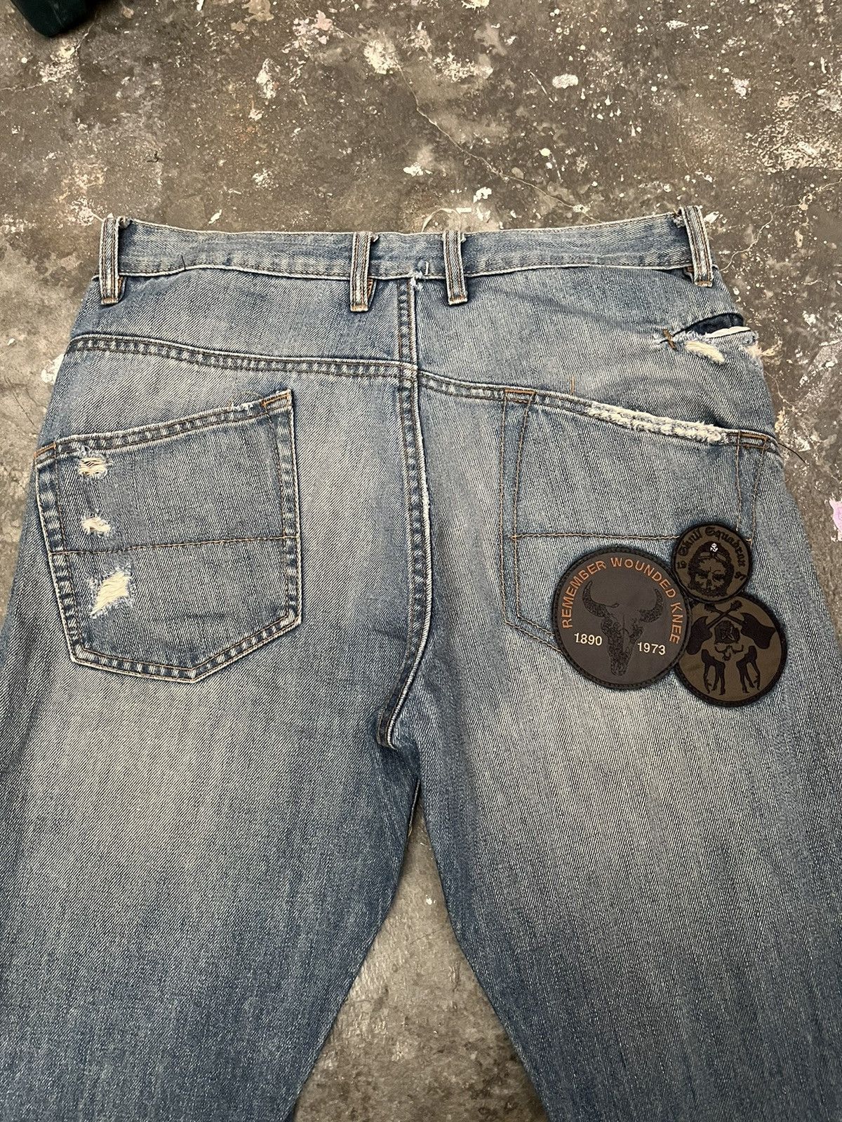 Japanese Brand Vintage Distressed Denim Jeans Sun Faded Destroyed Wash Size US 34 / EU 50 - 7 Thumbnail