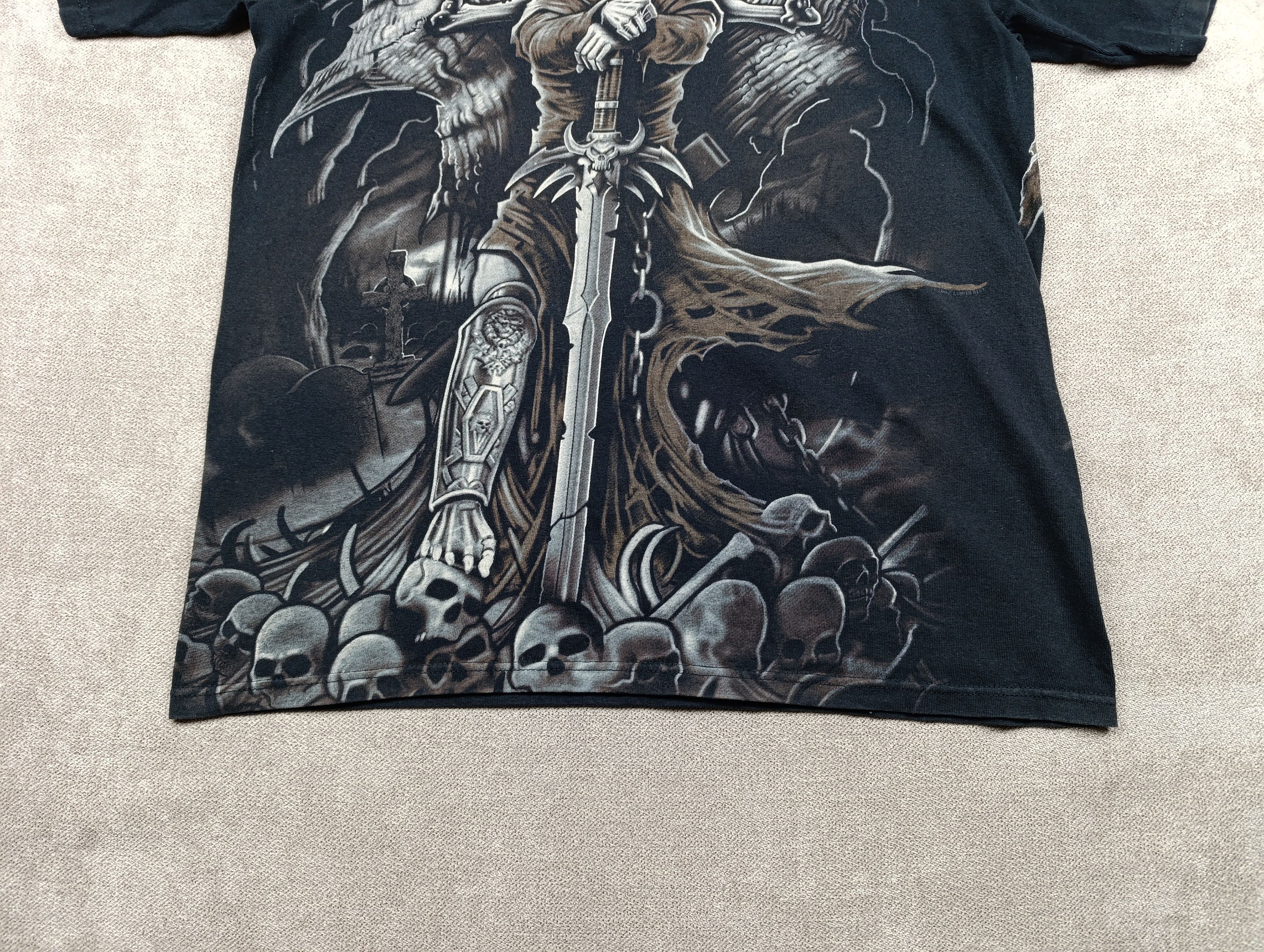Liquid Blue LIQUID BLUE 2007 VINTAGE GRAVESTONE REAPER SKULL DEATH Size US M / EU 48-50 / 2 - 5 Thumbnail