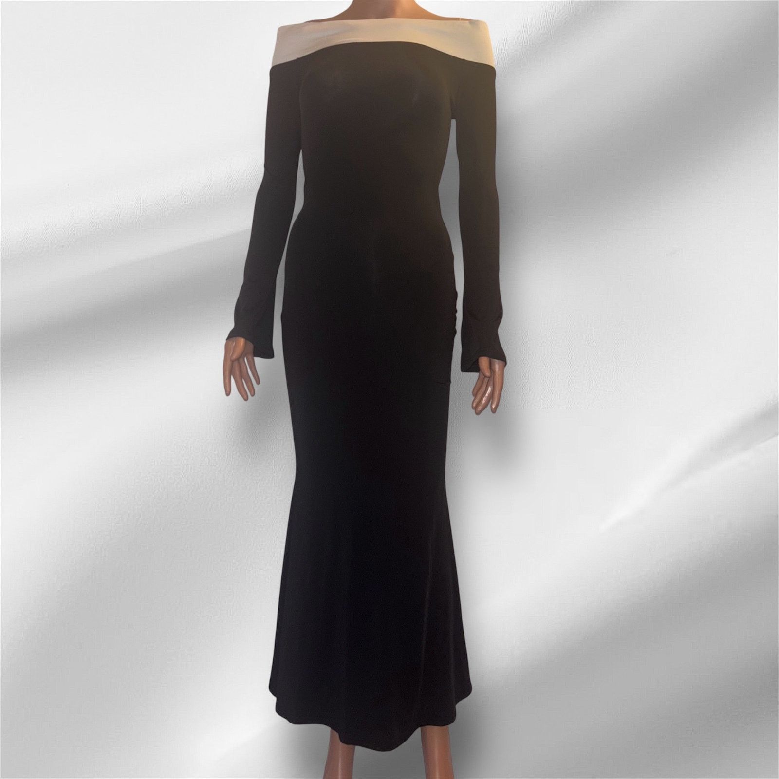 Shein SHEIN XS (2) Black/White Off-Shoulder Dress Size XS / US 0-2 / IT 36-38 - 1 Thumbnail