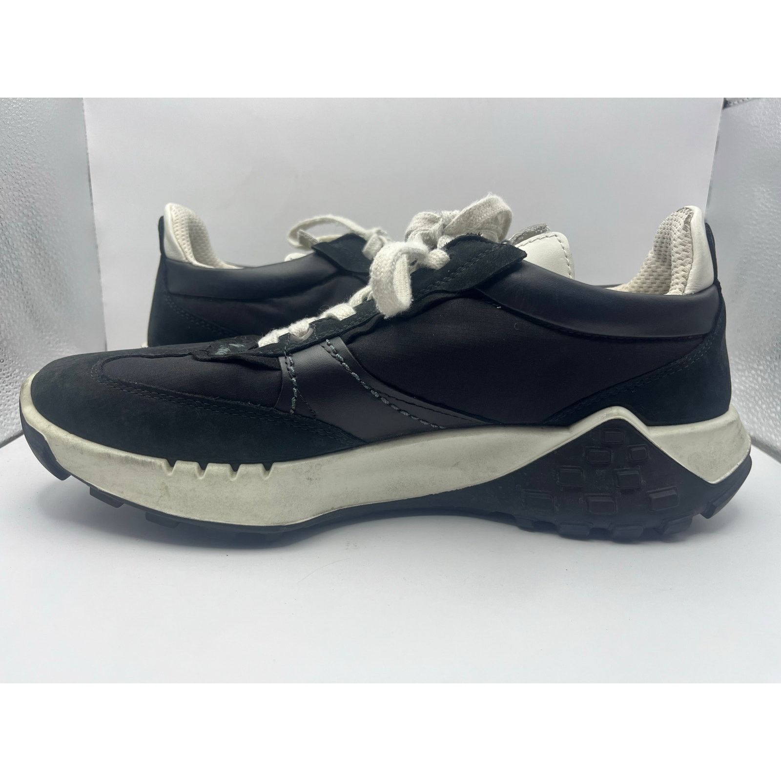 Ecco Ecco Retro Black White Sneakers Shoes Women’s Size 9 USED Size US 9 / IT 39 - 3 Thumbnail