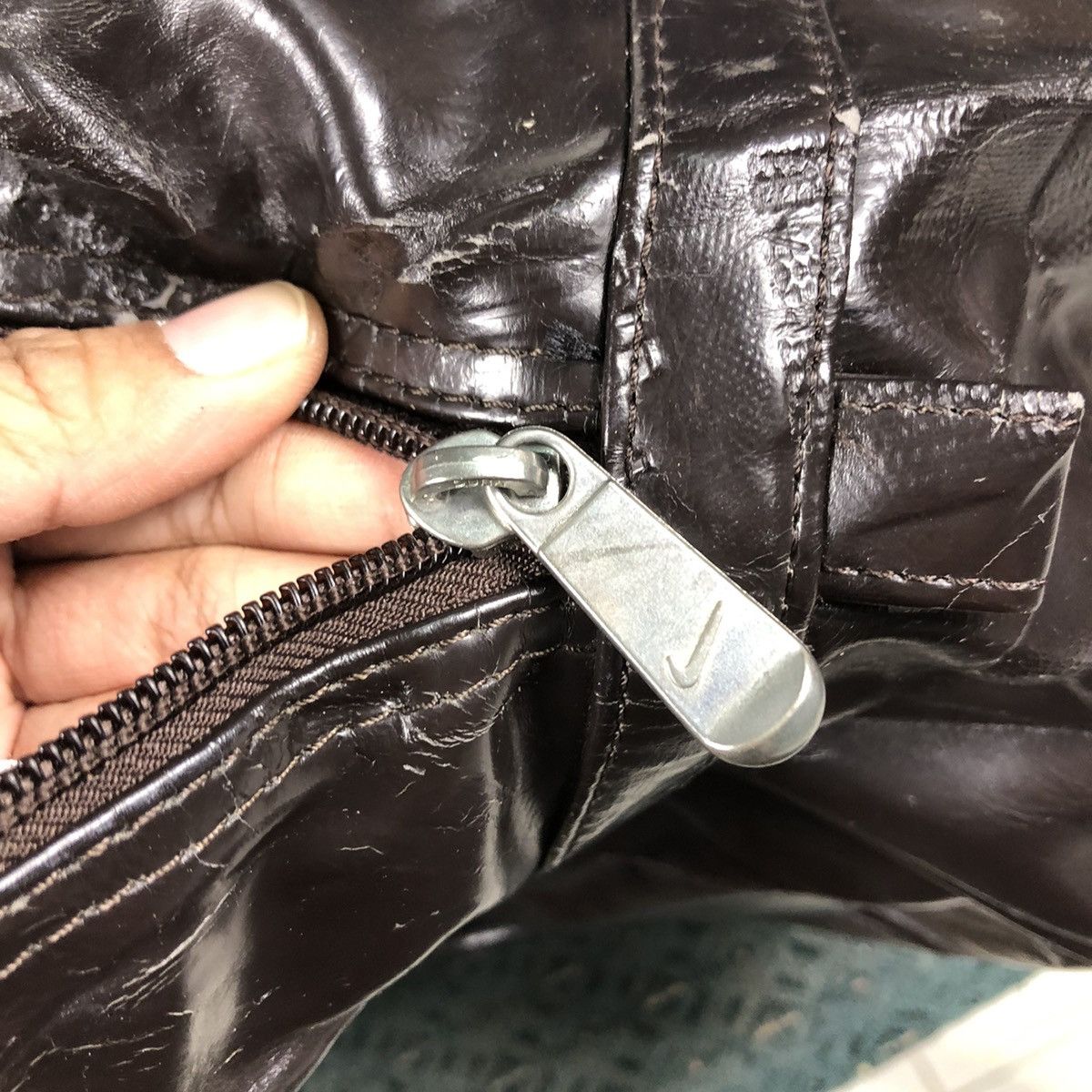 Nike 📌Vintage Soft Leather Hand Carry Luggage Nike Big Swoosh Size ONE SIZE - 20 Thumbnail