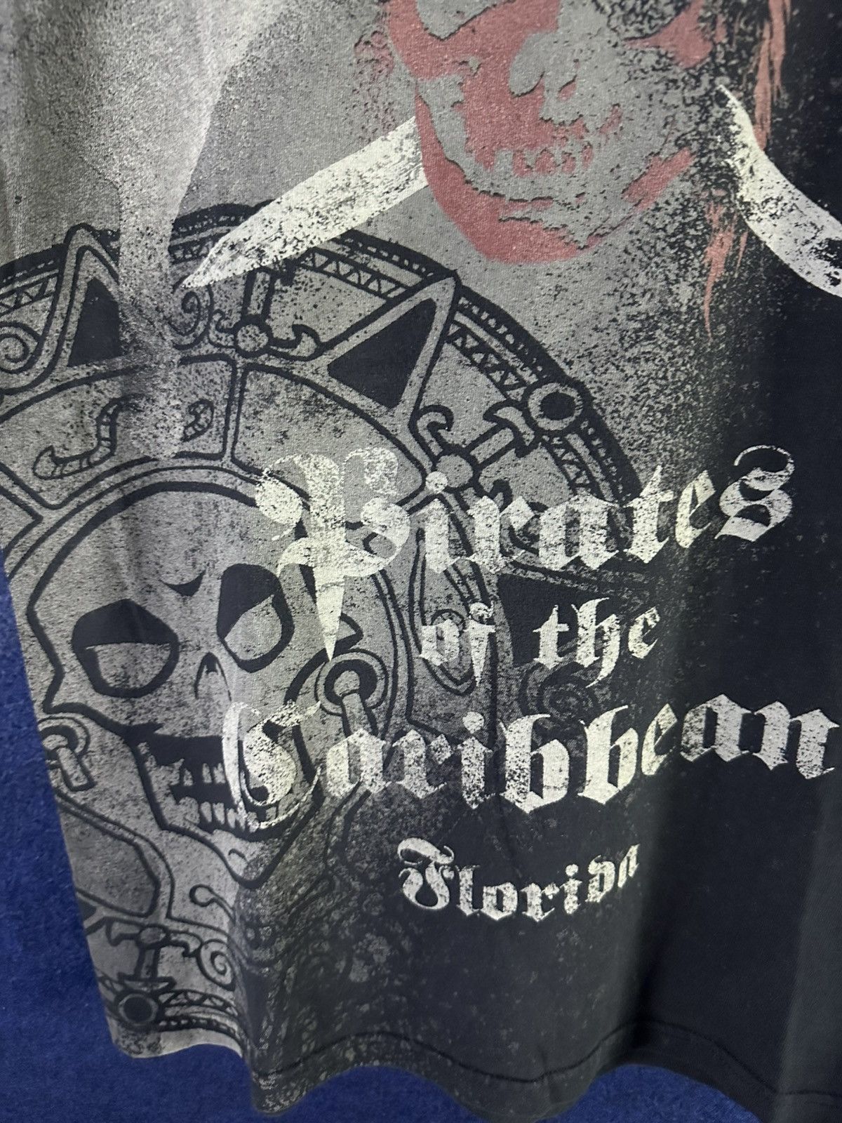 Disney Rare Y2K Pirates of the Caribbean Movie Disney AOP TShirt Size US M / EU 48-50 / 2 - 4 Thumbnail