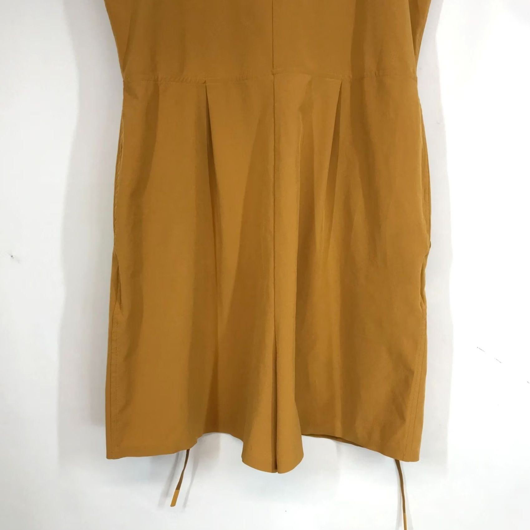 Athleta ATHLETA WOMEN'S S SMALL GOLD SHORT SLEEVE V NECK POLYESTER BLEND ROMPER Size 28" / US 6 / IT 42 - 6 Thumbnail
