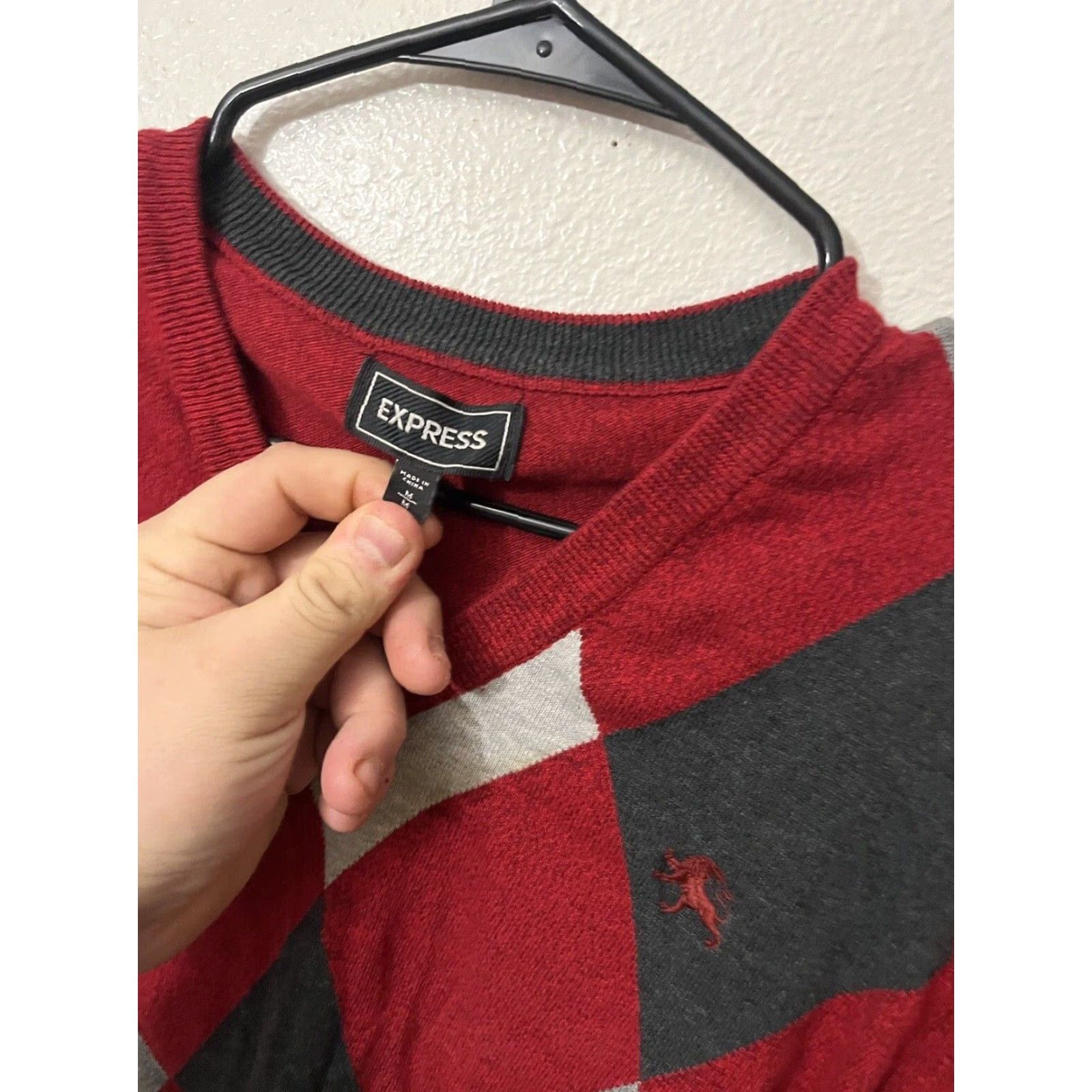 Express Express Sweater Mens Size M Red Argle Diamond V Neck Long Sleeve Classic Knit Pullover Size US M / EU 48-50 / 2 - 3 Thumbnail