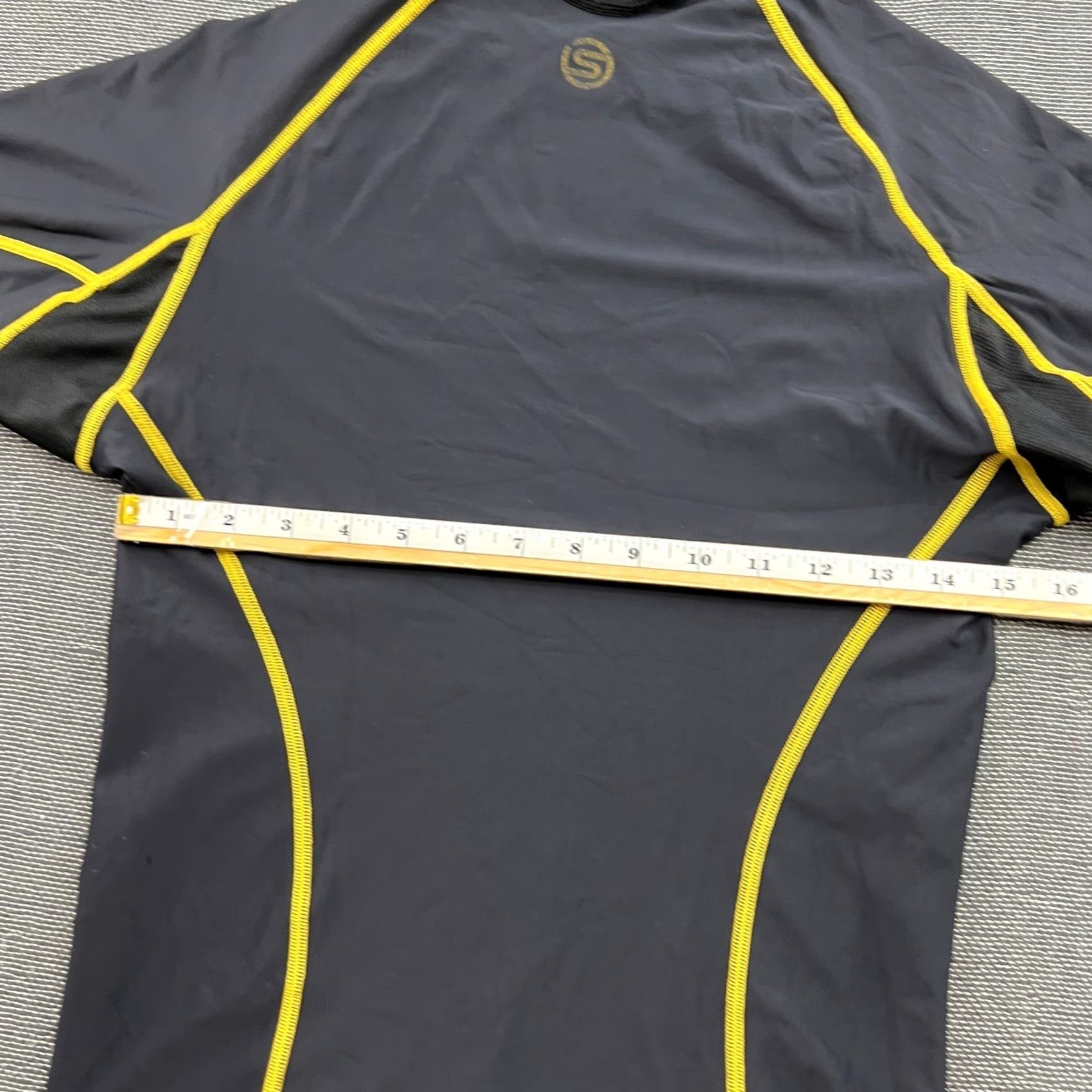 Vintage Skins A200 Compression Shirt Mens XL Black Training Performance Stretch Shirt T-Shirt Sport Athletic Jersey Short Sleeve Quick Dry Size US XL / EU 56 / 4 - 5 Thumbnail