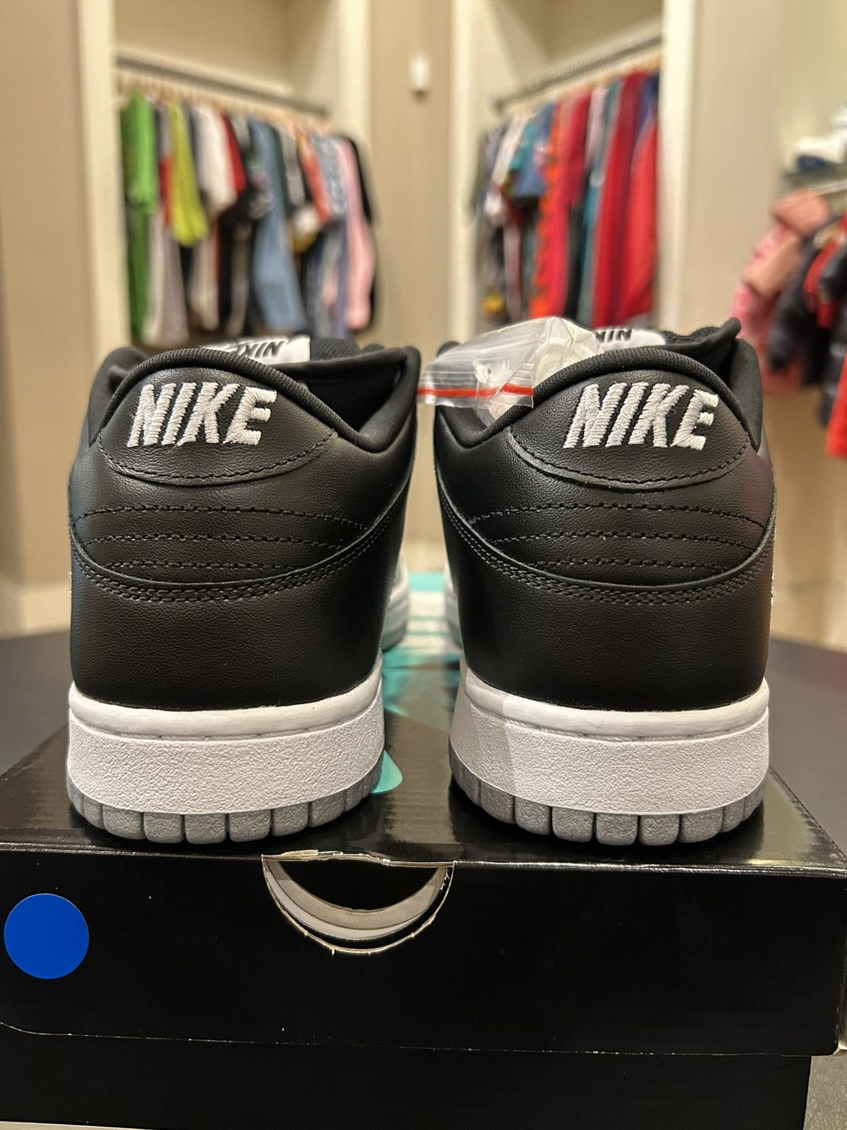 Nike × Supreme Nike SB Dunk Low ‘Supreme Jewel Silver’ Size US 9 / EU 42 - 3 Thumbnail