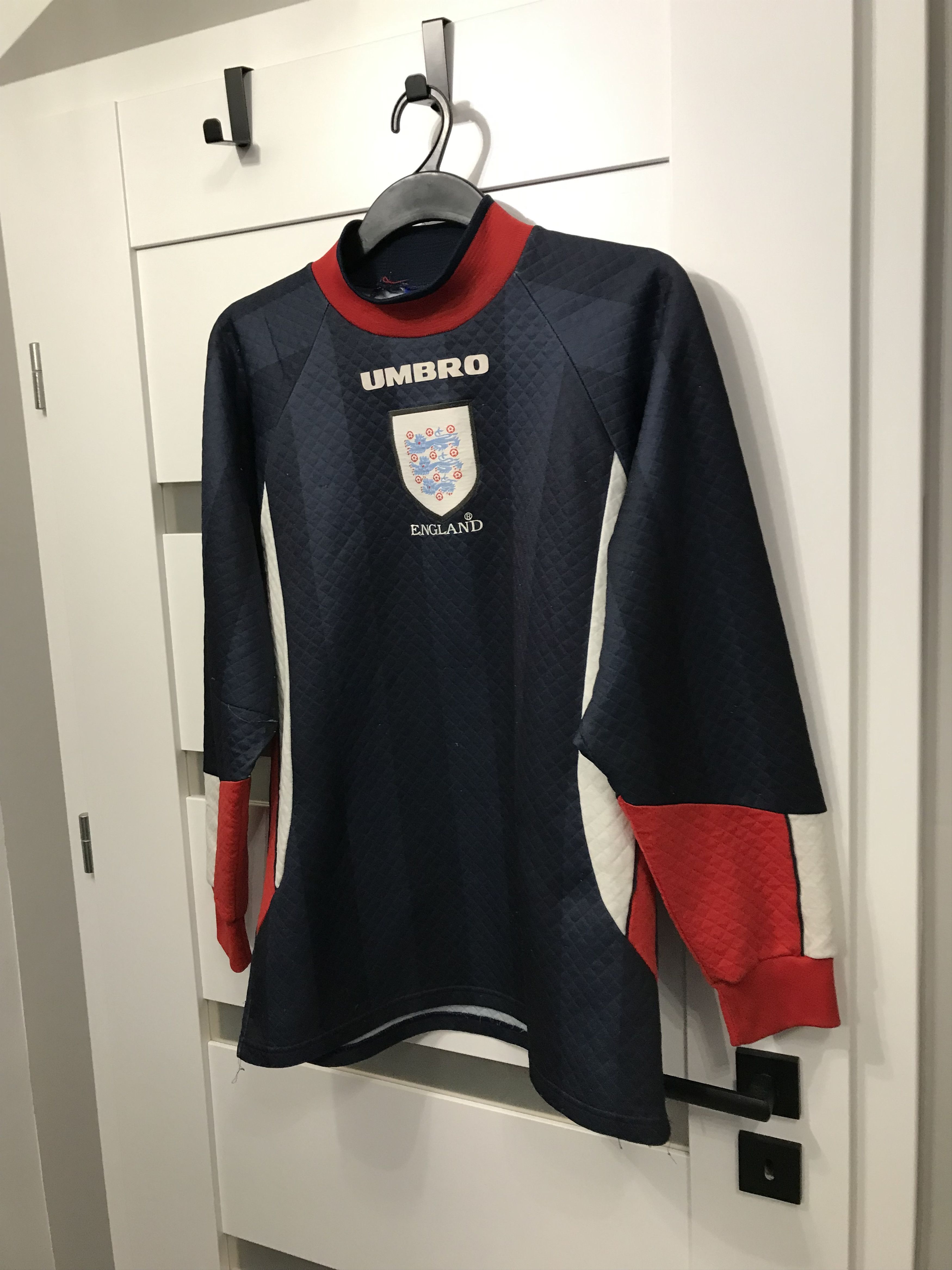 Umbro Umbro England 1992 goalkeeper jersey size M vintage Size US M / EU 48-50 / 2 - 3 Thumbnail