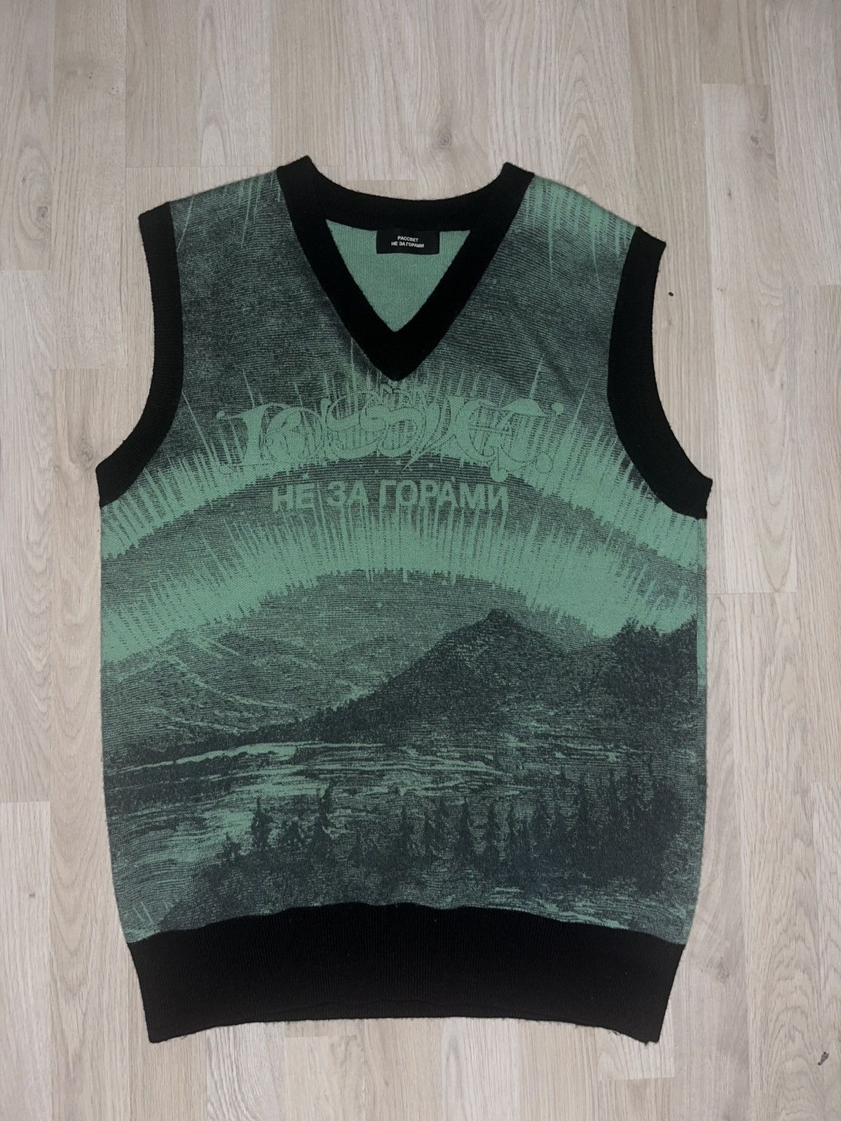 PACCBET Rassvet 'Skazka' Graphic Print Vest Size US L / EU 52-54 / 3 - 1 Thumbnail