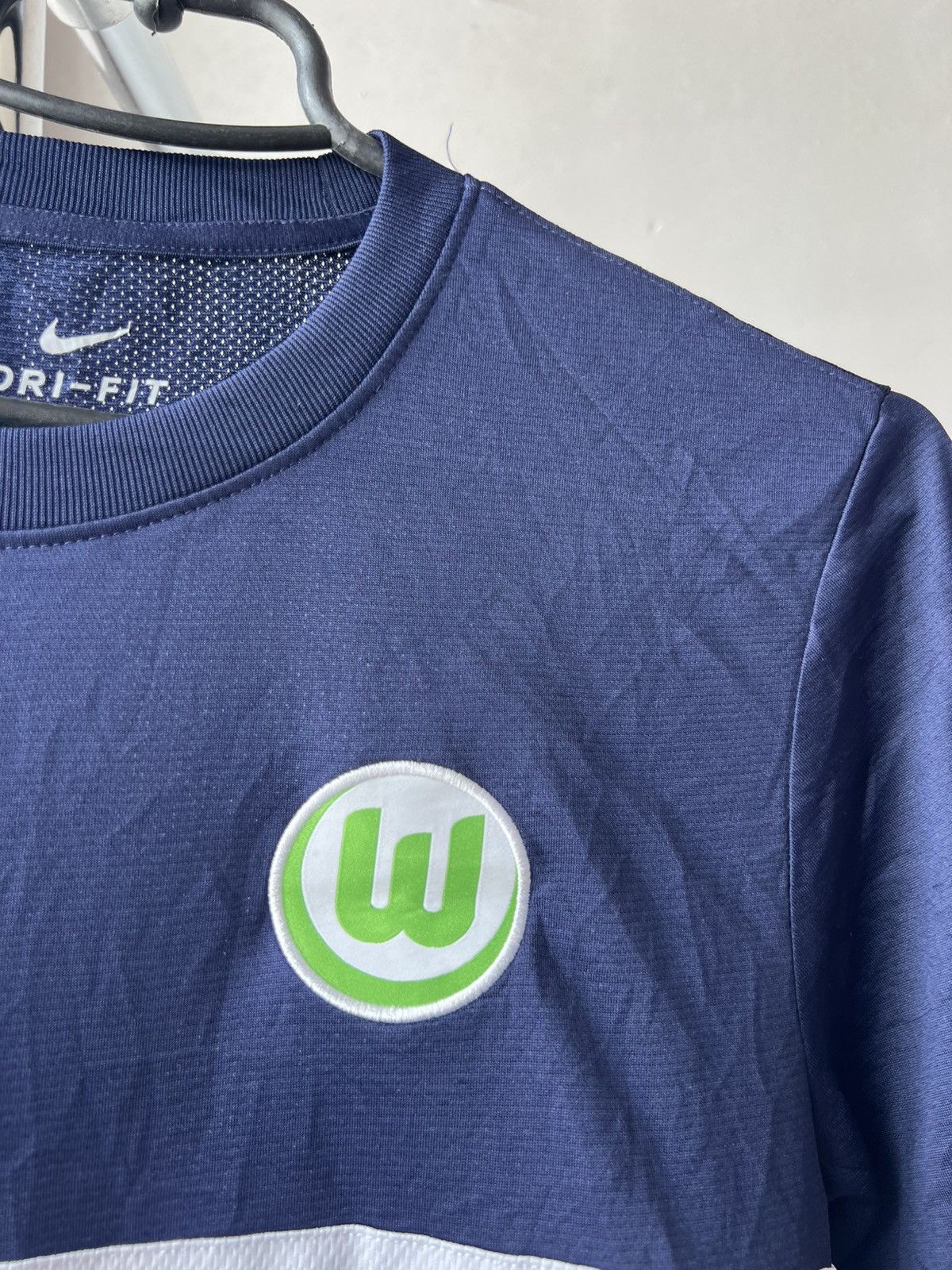 Nike 2019/20 WOLFSBURG TRAINING SOCCER JERSEY FOOTBALL SHIRT NIKE Size US S / EU 44-46 / 1 - 6 Thumbnail